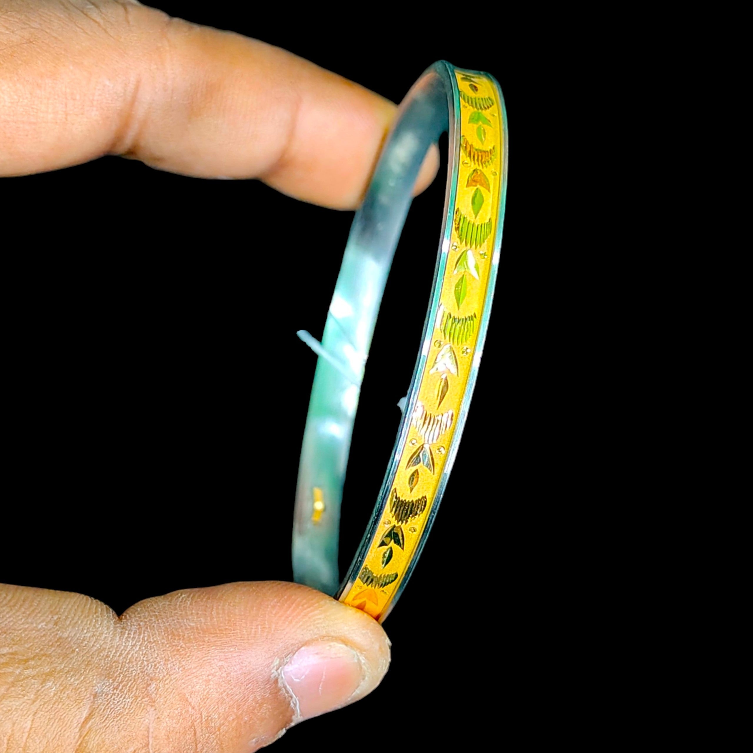 GOLD CHURI NOA- (SIZE: 25) WGT: 1.100 GM APPROX 22KT HUID HALLMARK GOLD NOA BANGLES 1 PIECE.