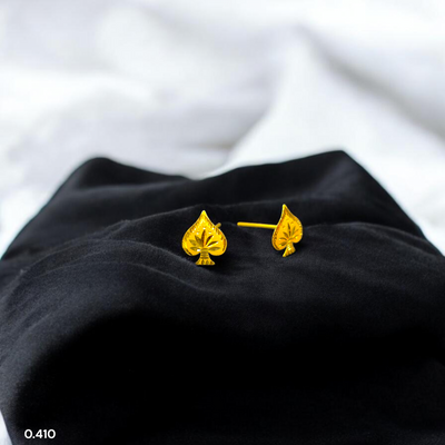 STUD EARRING- (WGT: 0.410 GM APPROX) HALLMARK 18KT GOLD EAR TOPS STUD 1 PAIR FOR REGULAR USE.