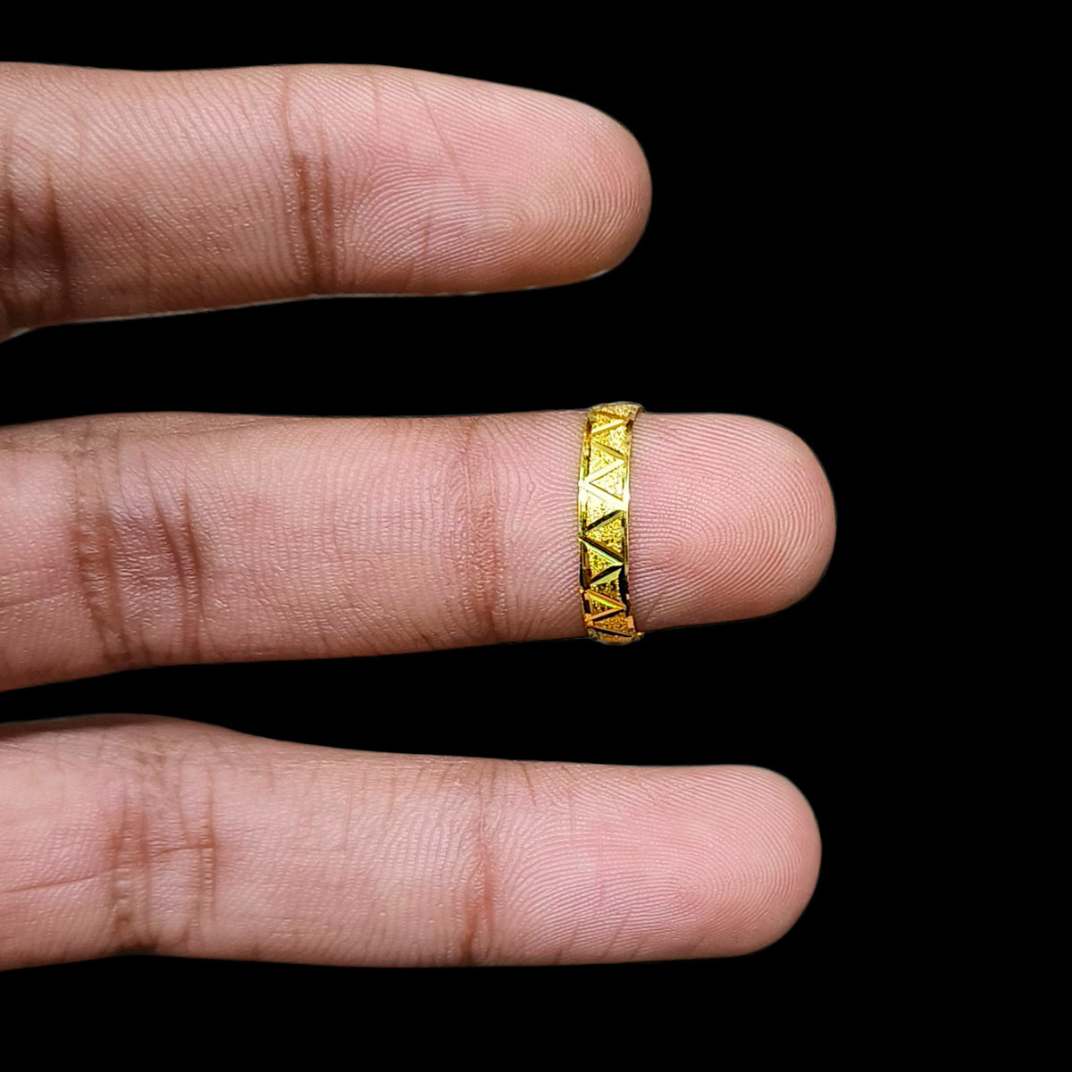 LADIES RING- (1VG1AJ)-(SIZE: 14) WGT: 0.630 GM APPROX BIS CERTIFIED HUID HALLMARK 9KT GOLD THUMB RING FOR UNISEX 1 PIECE.