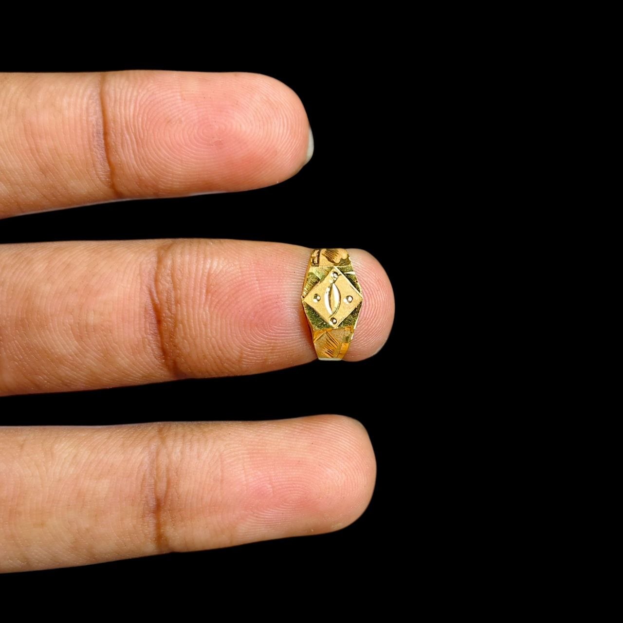 BABY JEWELLERY- TRJ WGT: 0.210 GM APPROX 375 9KT HUID HALLMARK GOLD BABY FINGER RING 1 PIECE FOR RICE CEREMONY & BIRTHDAY.(BKBP4N)