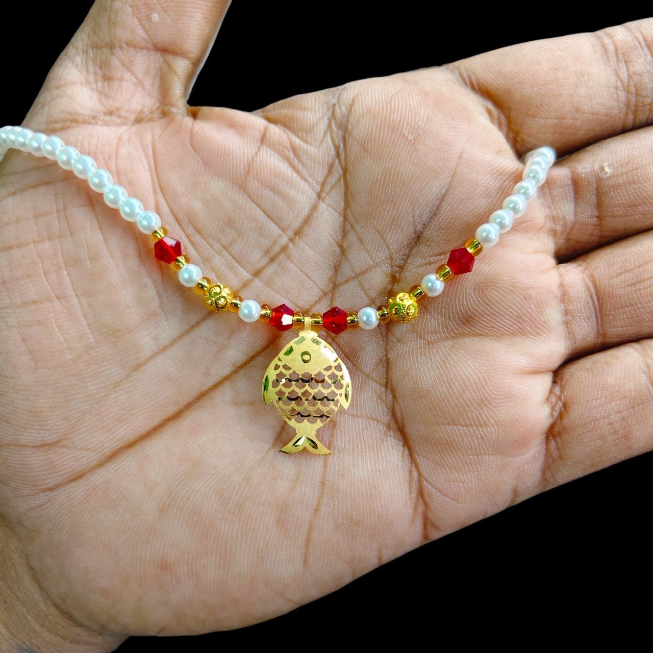 GOLD LOCKET- WGT: 0.310 GM APPROX BIS CERTIFIED HUID HALLMARK 22KT GOLD MOTI LOCKET 1 PIECE FOR WOMEN (WITH PUTI CHAIN).