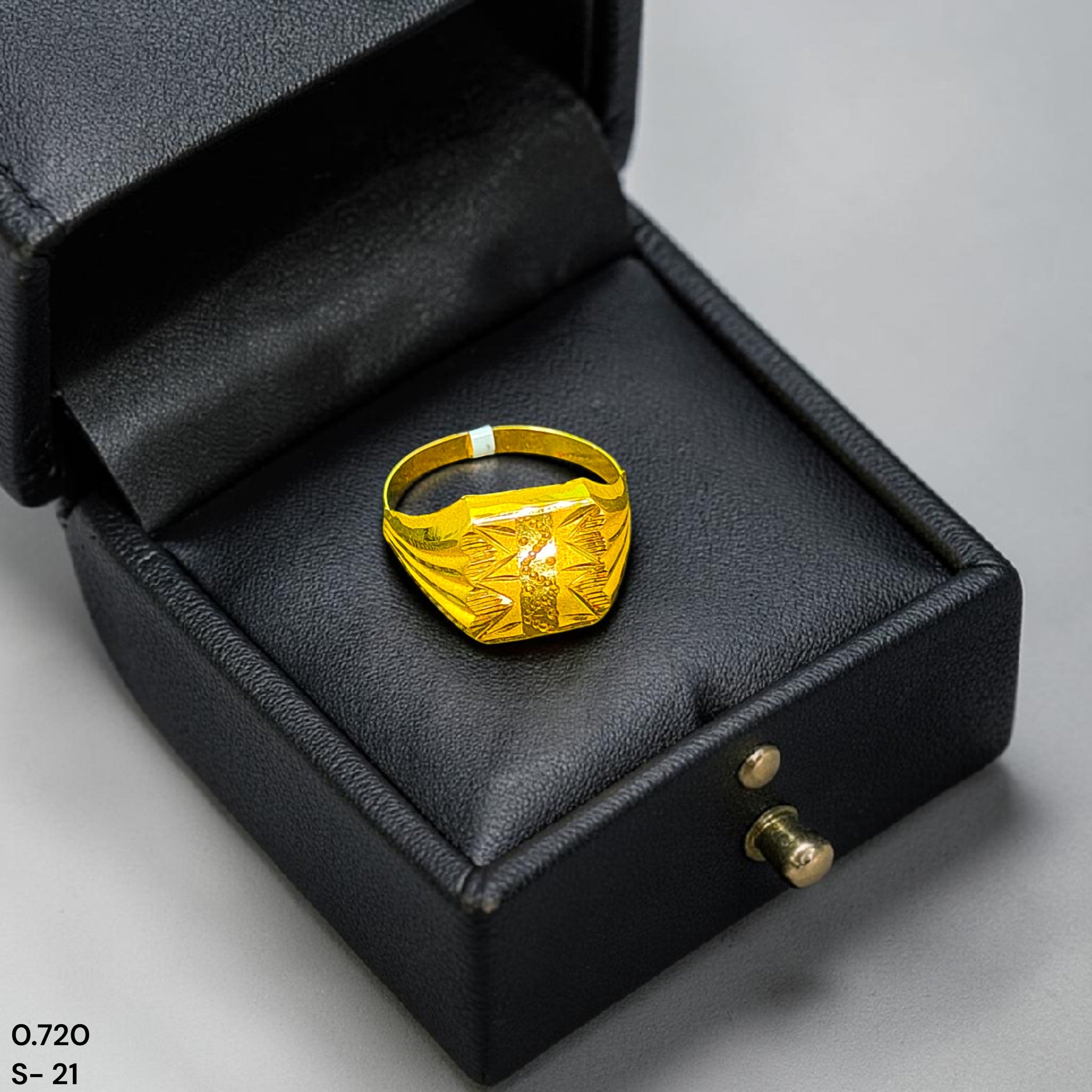 GENTS RING- TRJ (SIZE:21) WGT: 0.720 GM APPROX BIS CERTIFIED HUID HALLMARK 375 9KT GOLD FINGER RING FOR MEN 1 PIECE.