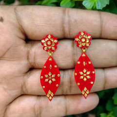 TRJ WGT: 0.750 GM APPROX HUID HALLMARK 22KT GOLD POLA EARRINGS 1 PAIR FOR WOMEN.