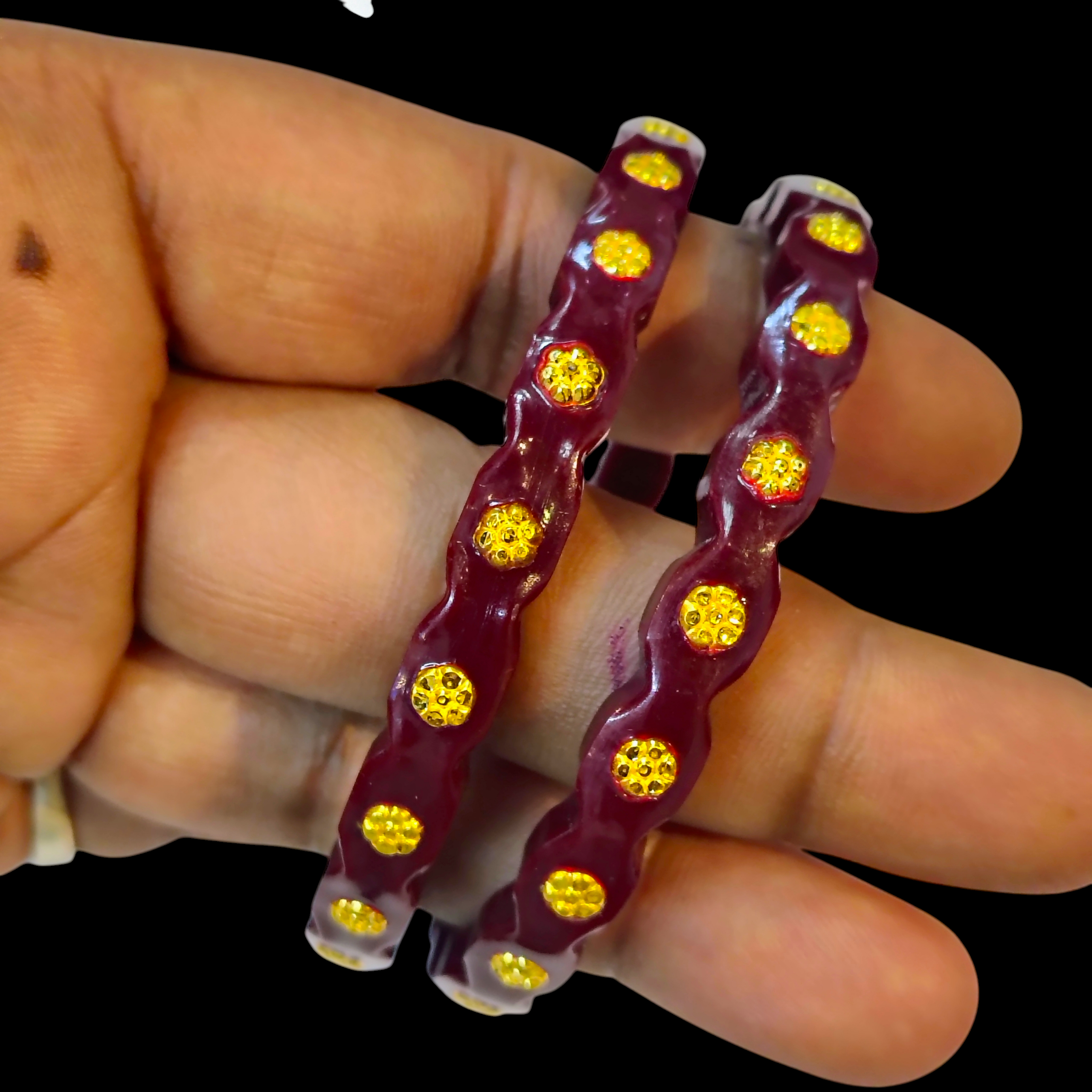 PASTING POLA- (SIZE: 25) WGT: 0.730 GM APPROX 22KT HUID HALLMARK GOLD PASTING POLA BANGLES 1 PAIR (FULL BODY WORK).