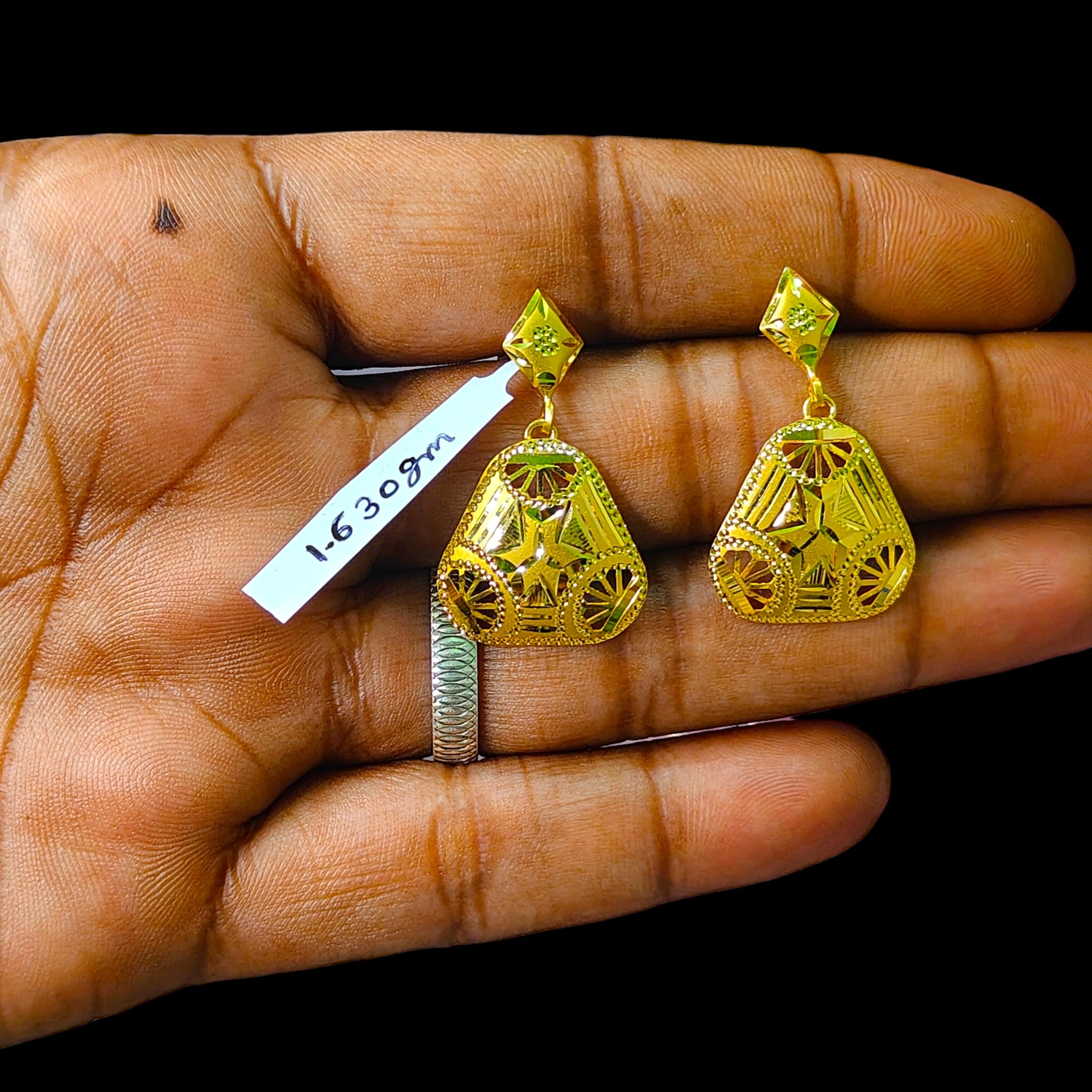GOLD EARRINGS- WGT: 1.630 GM APPROX BIS CERTIFIED HUID HALLMARK 9KT GOLD EARRINGS 1 PAIR FOR WOMEN (BEST FOR GIFT IN MARRIAGE).