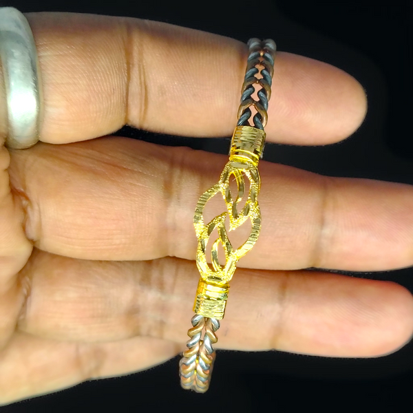TRJ (SIZE: 26) WGT: 2.840 GM APPROX 22KT HUID HALLMARK GOLD NOA BANGLES 1 PIECE.