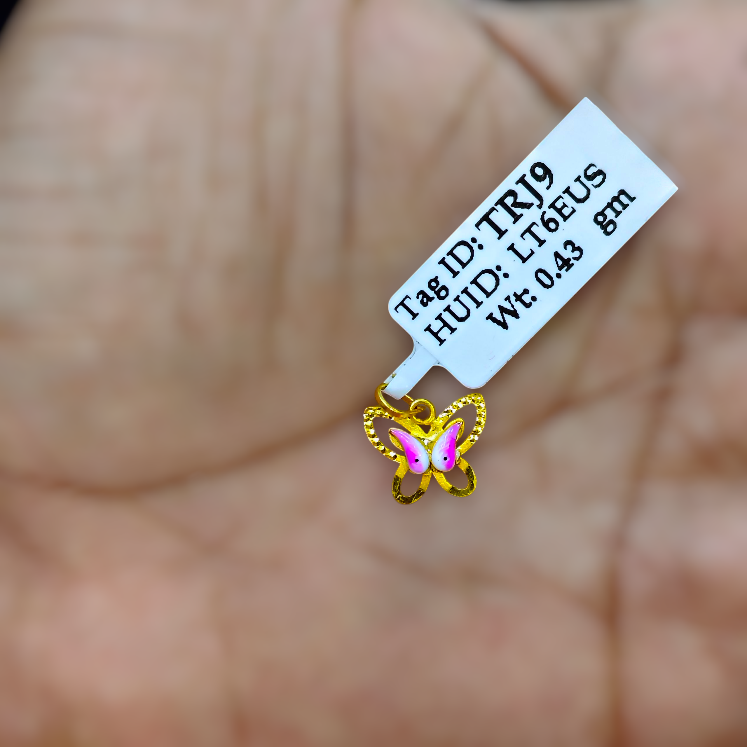 (GLC22) LOCKET WGT: 0.430 GM APPROX BIS CERTIFIED HUID HALLMARK 916 22KT GOLD LOCKET 1 PIECE FOR UNISEX. (CHAIN NOT INCLUDED).