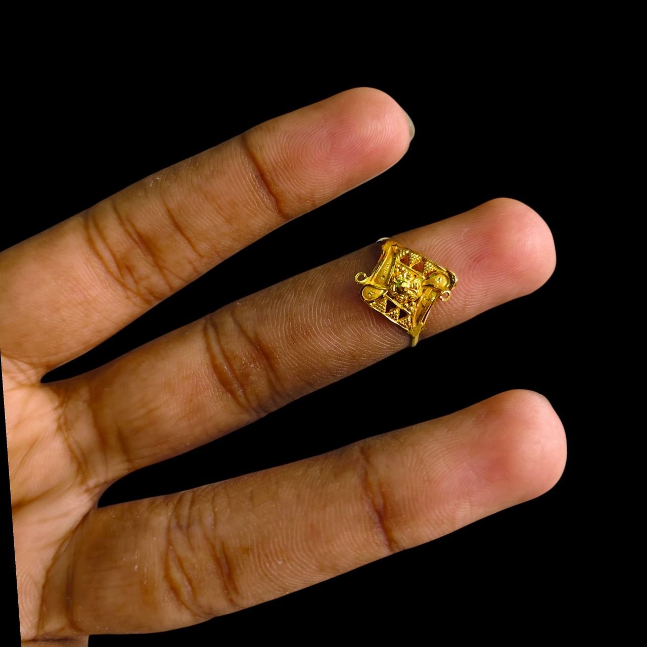 LADIES RING- (SIZE: 13 ) WGT: 0.900 GM APPROX BIS CERTIFIED HUID HALLMARK 916 22KT GOLD RING FOR WOMEN 1 PIECE.