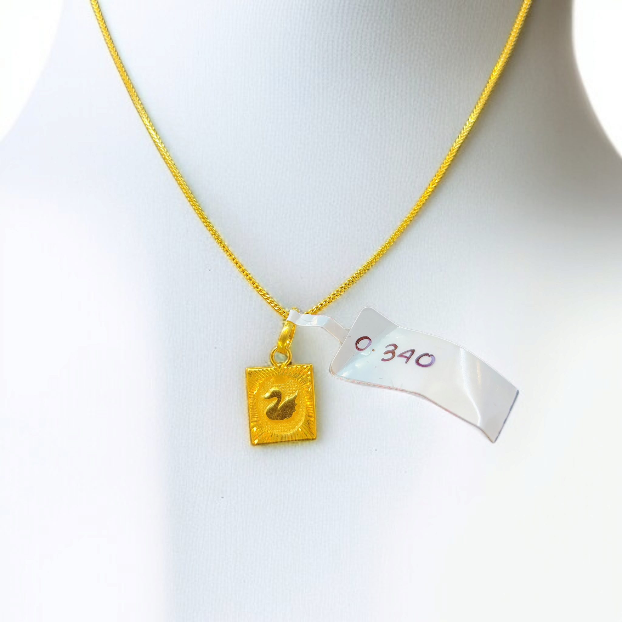 (GLKD) TRJ WGT: 0.340 GM APPROX KDM GOLD LOCKET 1 PIECE (50 TONCH) WITH ADJUSTABLE TASSEL.