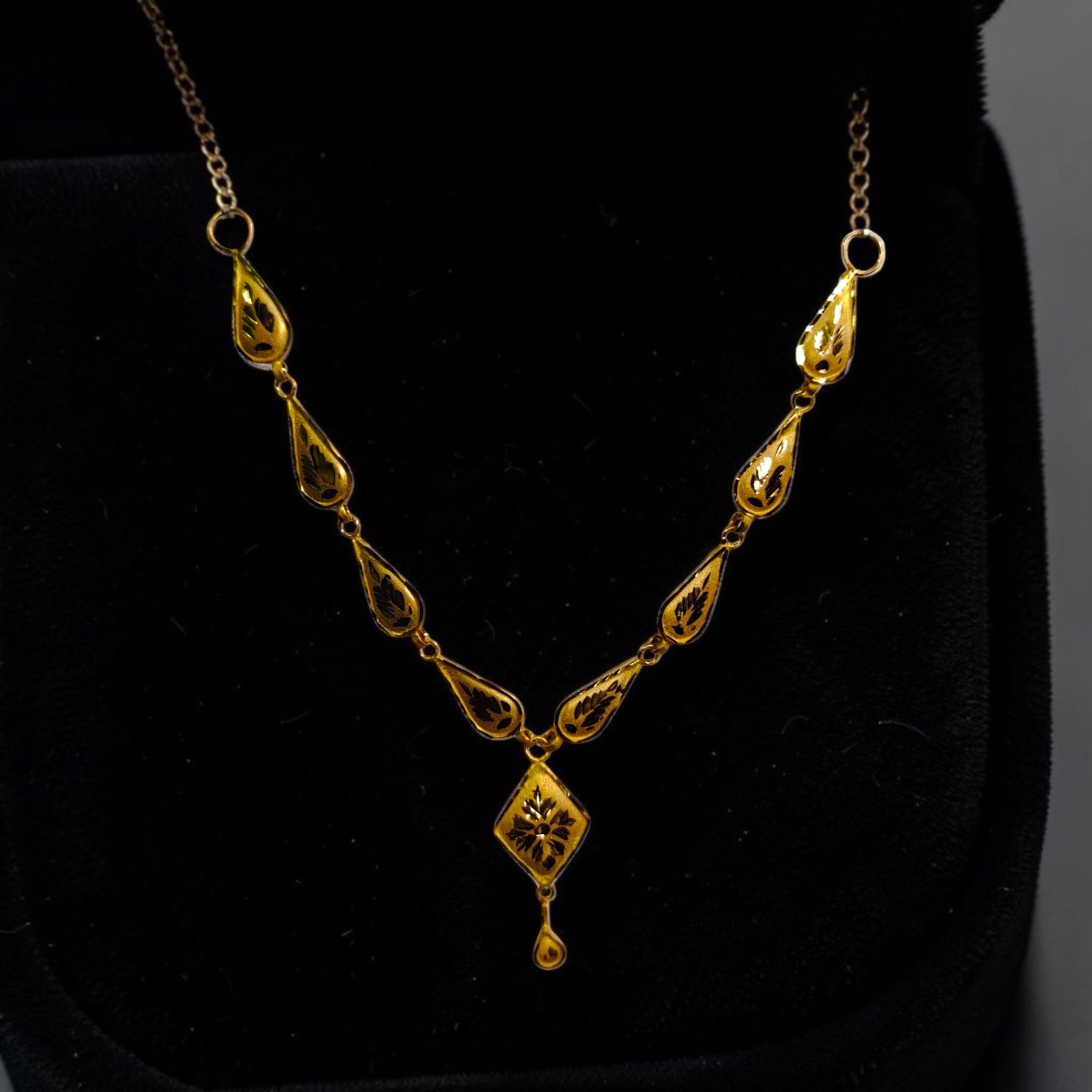 GOLD CHOKER NECKLACE-(WGT: 0.751 GM APPROX) BIS CERTIFIED HUID HALLMARK 9KT GOLD NECKLACE 1 PIECE FOR WOMEN.