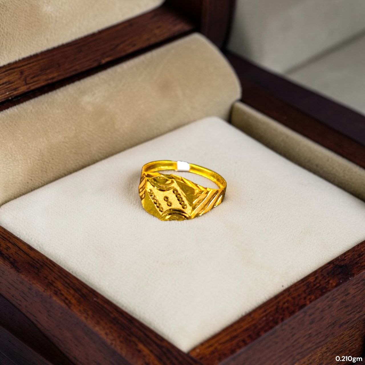 BABY JEWELLERY- TRJ WGT: 0.210 GM APPROX 375 9KT HUID HALLMARK GOLD BABY FINGER RING 1 PIECE FOR RICE CEREMONY & BIRTHDAY.(S99AYI)