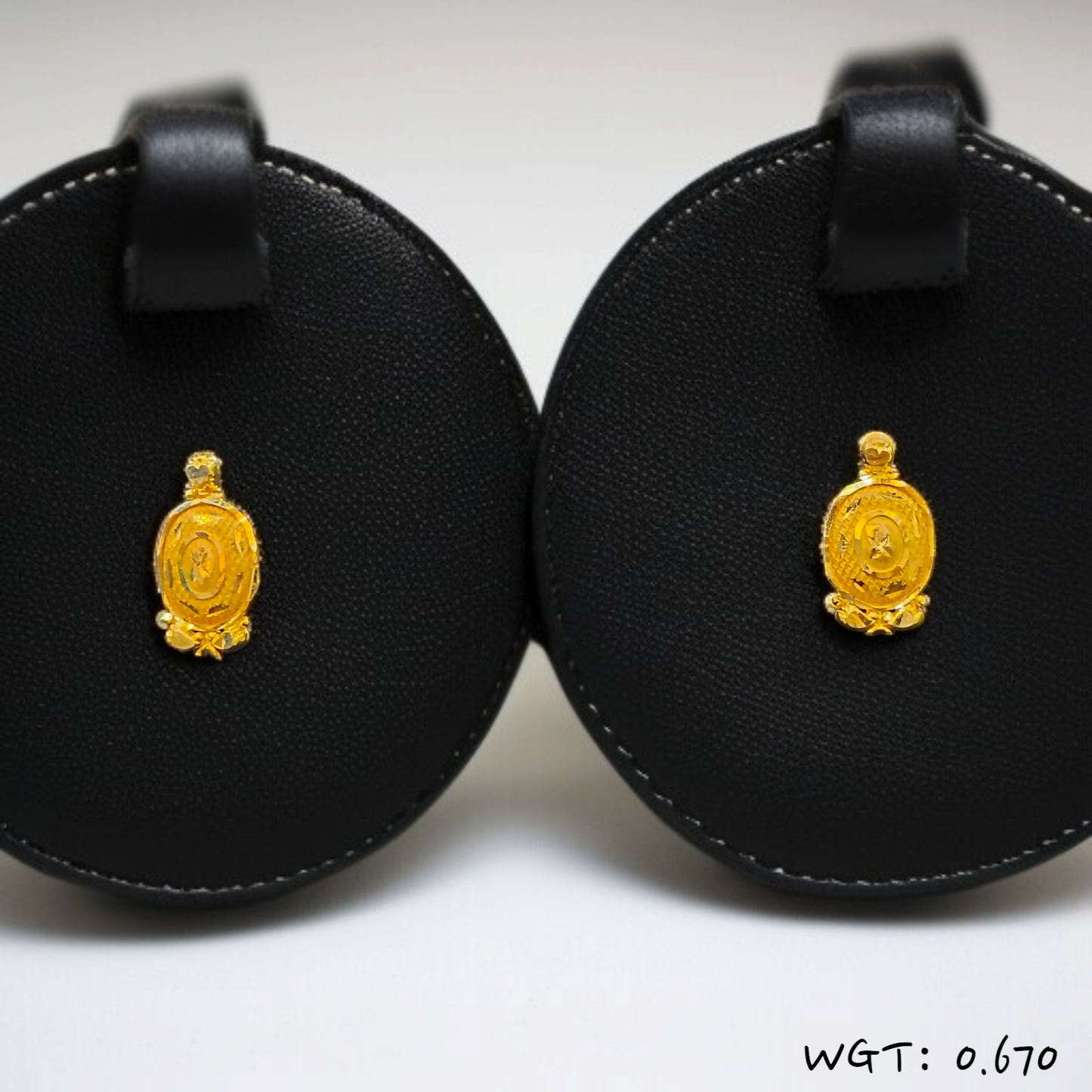 RAJLAXMI WGT: 0.670 GM APPROX HUID HALLMARK 916 22KT GOLD EAR TOPS STUD 1 PAIR FOR REGULAR USE.