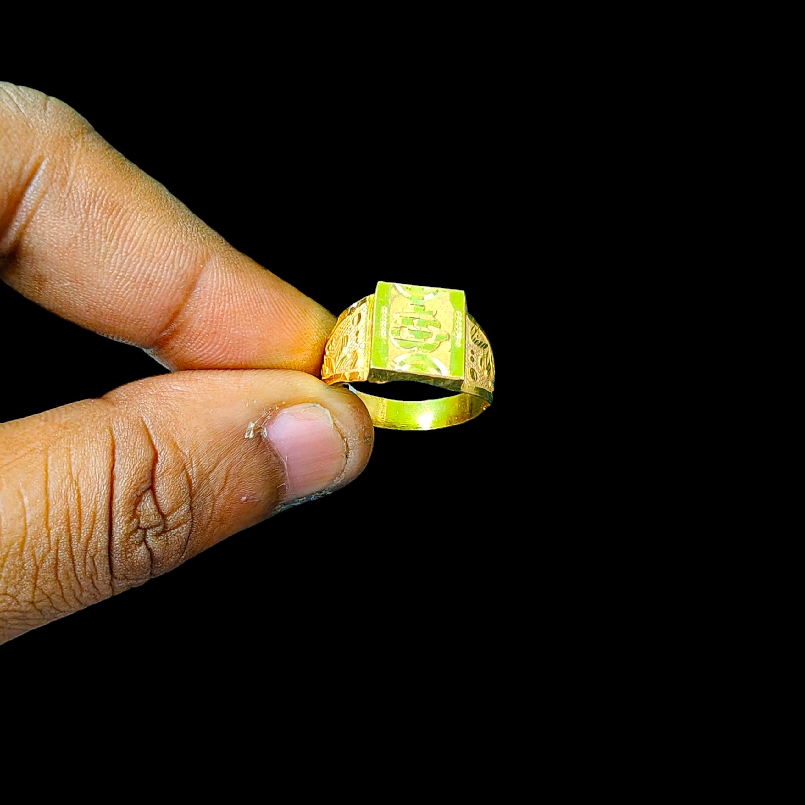 GENTS RING- TRJ (SIZE:17) WGT: 1.030 GM APPROX BIS CERTIFIED HUID HALLMARK 375 9KT GOLD FINGER RING FOR MEN 1 PIECE.