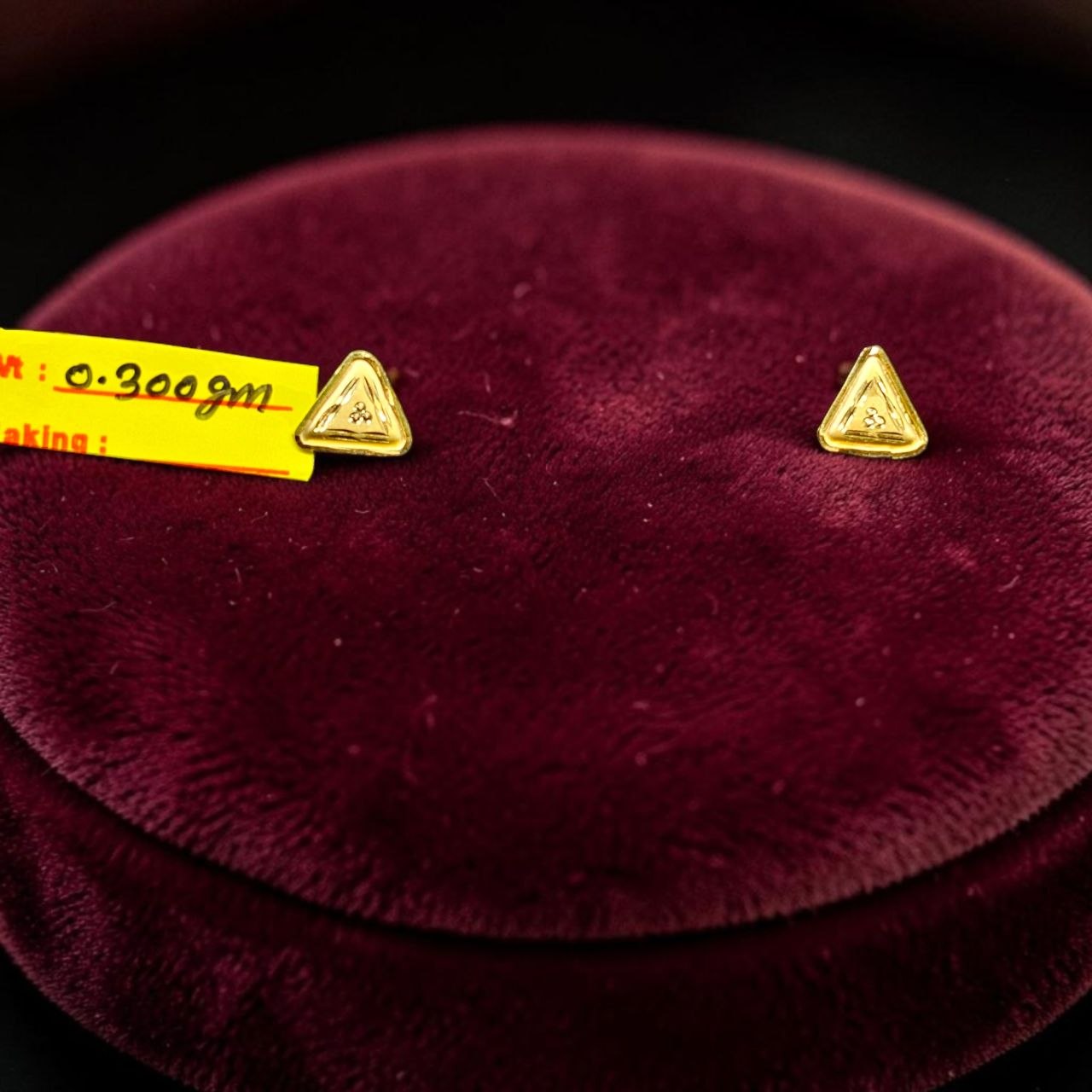 GOLD TOPS- BIS CERTIFIED (WGT: 0.300 GM APPROX) HUID HALLMARK 375 9KT GOLD TOPS 1 PAIR BEST FOR MARRIAGE GIFT.