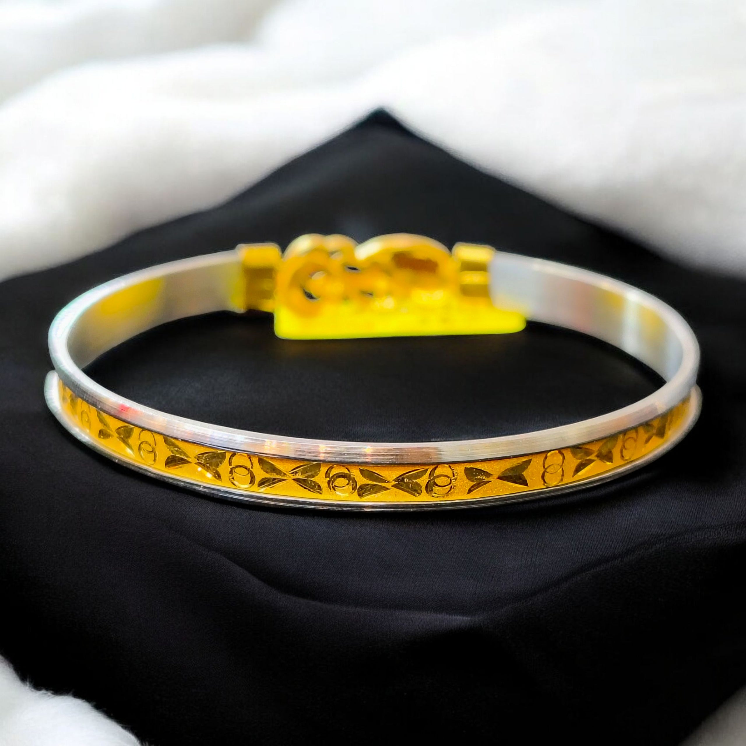 (GSN22) TRJ (SIZE: 25) WGT: 4.190 GM APPROX 22KT HUID HALLMARK GOLD NOA BANGLES 1 PIECE.