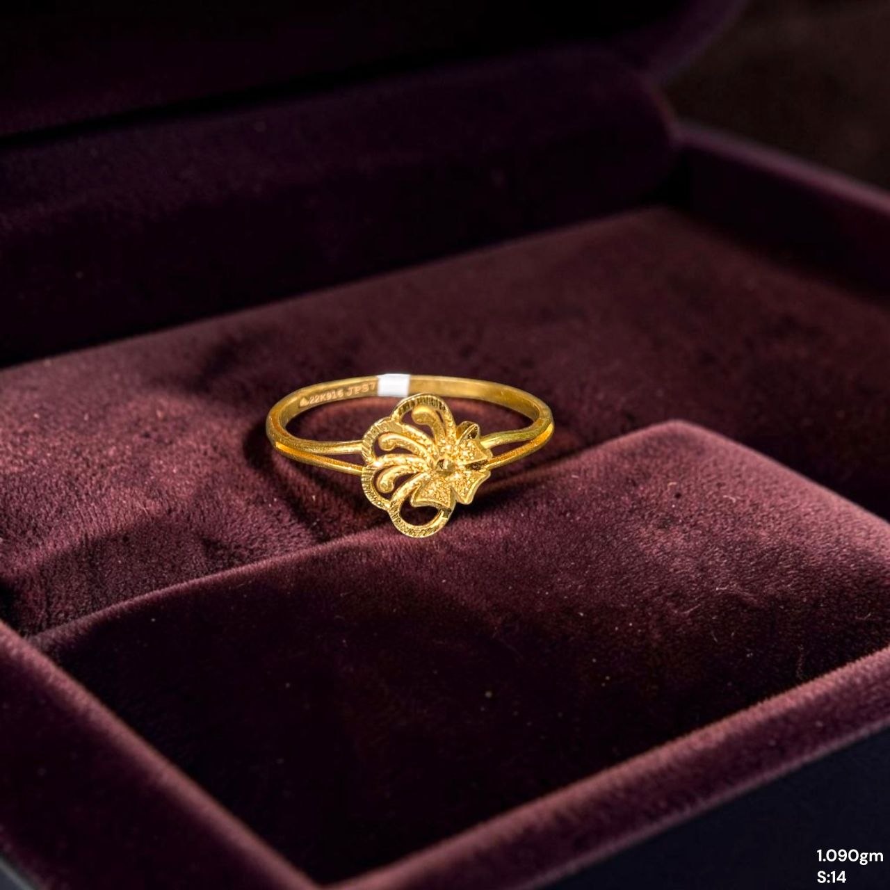 LADIES RING- (SIZE: 14) WGT: 1.090 GM APPROX BIS CERTIFIED HUID HALLMARK 916 22KT GOLD RING FOR WOMEN 1 PIECE.