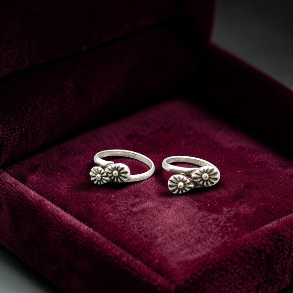 SILVER TOE RING- CERTIFIED BIS HUID HALLMARK 925 SILVER TOE RING (BICHIYA) 1 PAIR FOR REGULAR USE- (SOLD ON MRP).