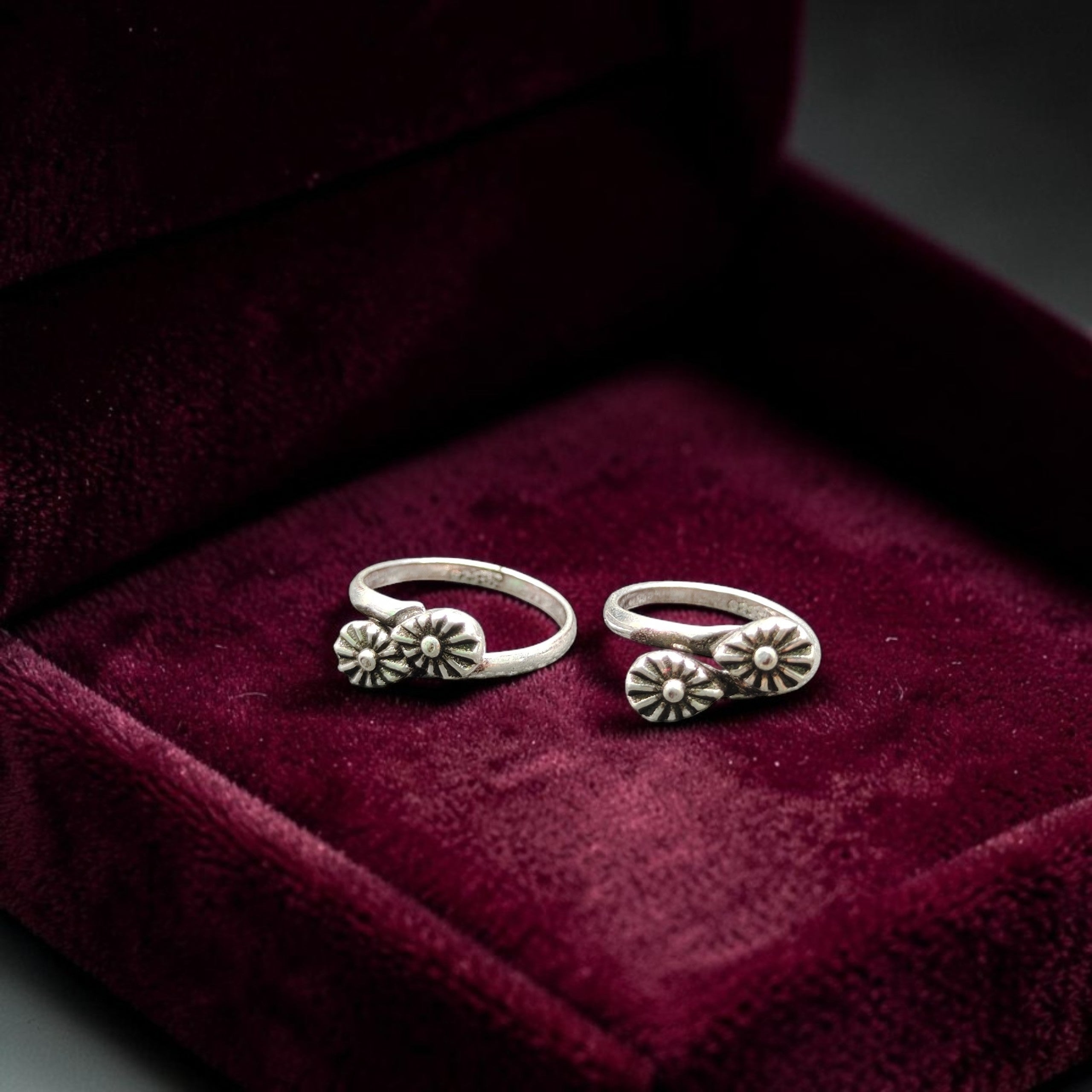 SILVER TOE RING- CERTIFIED BIS HUID HALLMARK 925 SILVER TOE RING (BICHIYA) 1 PAIR FOR REGULAR USE- (SOLD ON MRP).