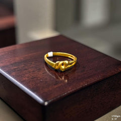 LADIES RING- (SIZE: 17) WGT: 1.720 GM APPROX 14KT HALLMARK GOLD RING FOR WOMEN 1 PIECE.