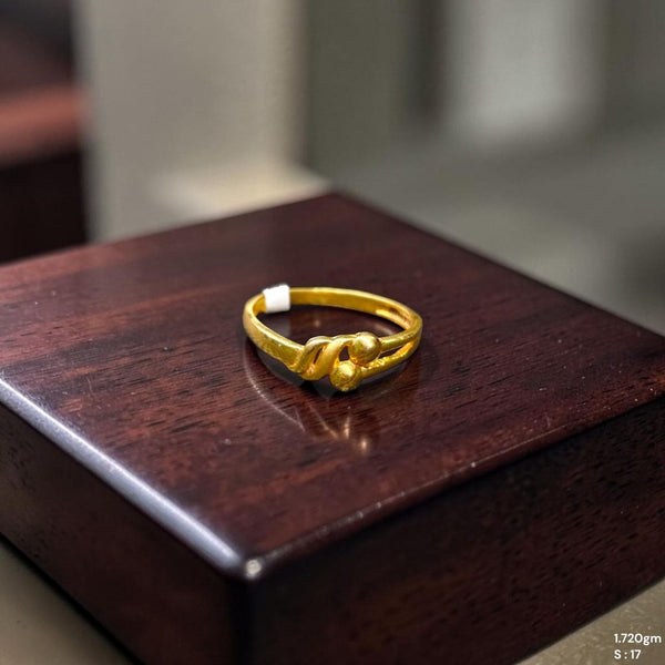 LADIES RING- (SIZE: 17) WGT: 1.720 GM APPROX 14KT HALLMARK GOLD RING FOR WOMEN 1 PIECE.