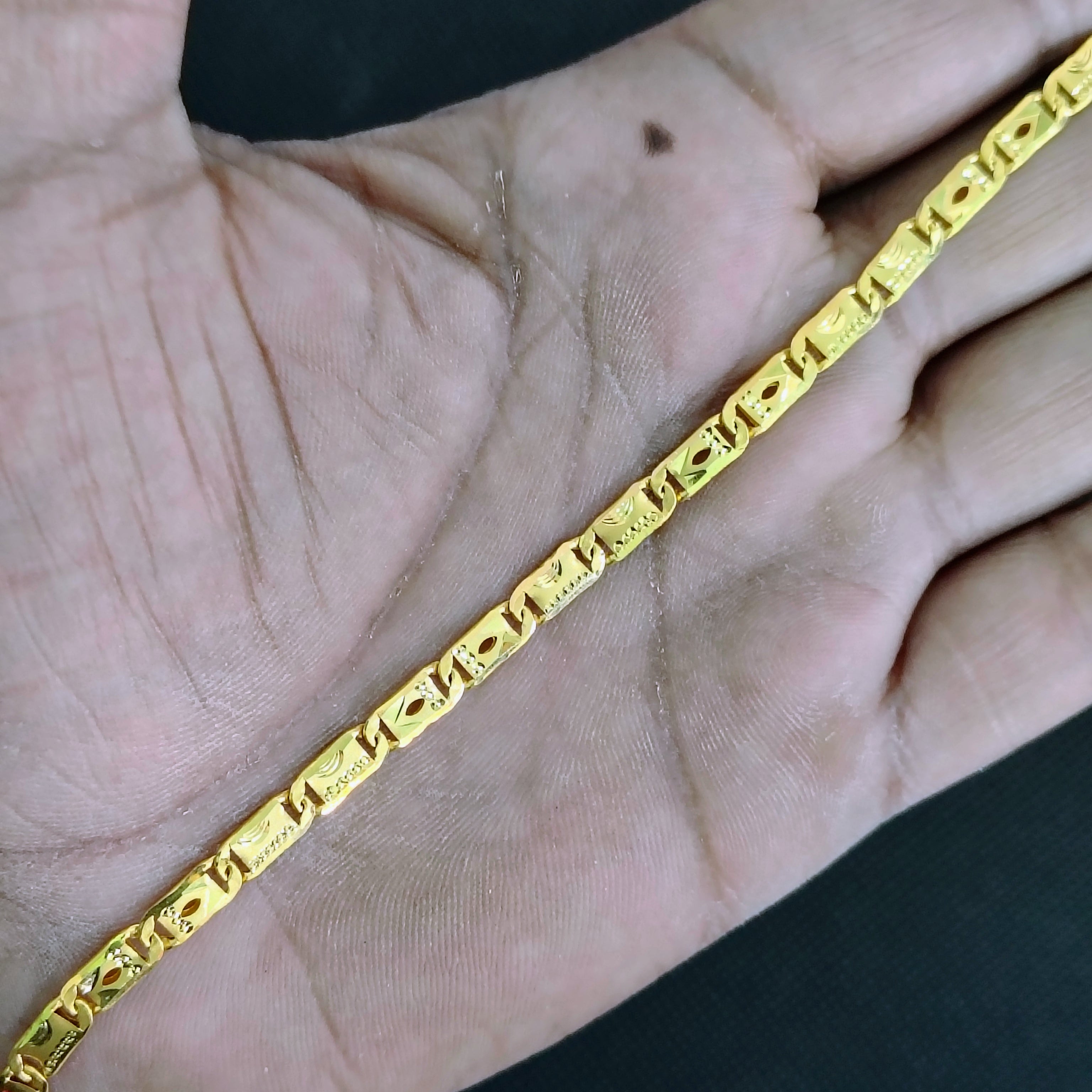 GOLD WRISTLET- 8.5" INCH WGT: 3.730 GM APPROX HUID HALLMARK 22KT GOLD WRISTLET 1 PIECE FOR MEN.