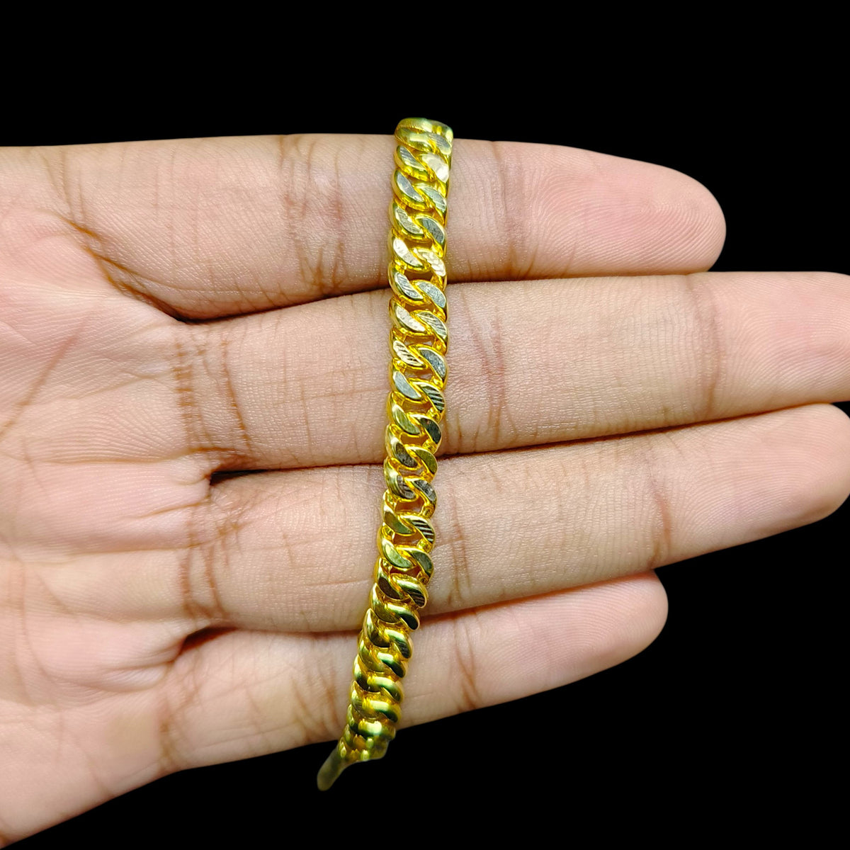GOLD WRISLET- (I43SBH)-(SIZE 8")-(WGT: 3.400 GM APPROX) BIS CERTIFIED HUID HALLMARK 9KT GOLD WRISTLET (BRACELET) 1 PIECE FOR MEN.