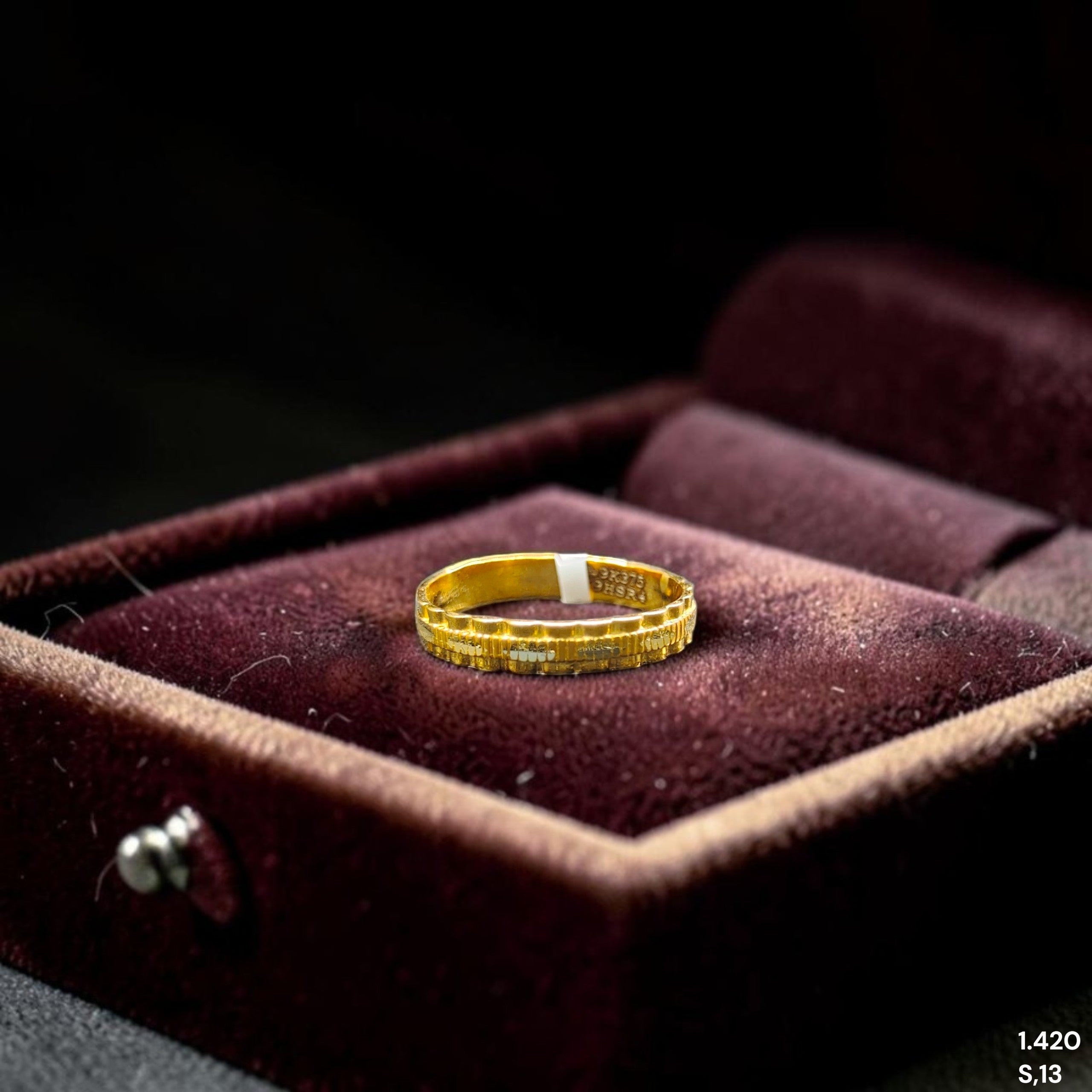 LADIES RING- (SIZE: 13) WGT: 1.420 GM APPROX BIS CERTIFIED HUID HALLMARK 9KT GOLD THUMB RING FOR UNISEX 1 PIECE.
