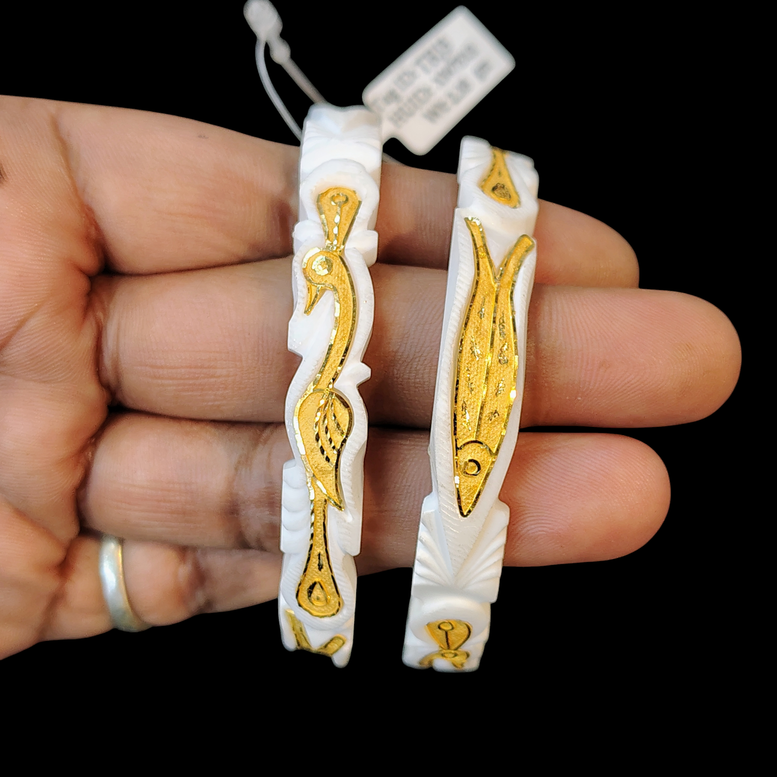 SAKHA BADHANO- (SIZE: 26) WGT: 4.700 GM APPROX HUID HALLMARK 22KT GOLD DESIGN SAKHA BADHANO BANGLES 1 PAIR DESIGN FOR REGULAR USE.