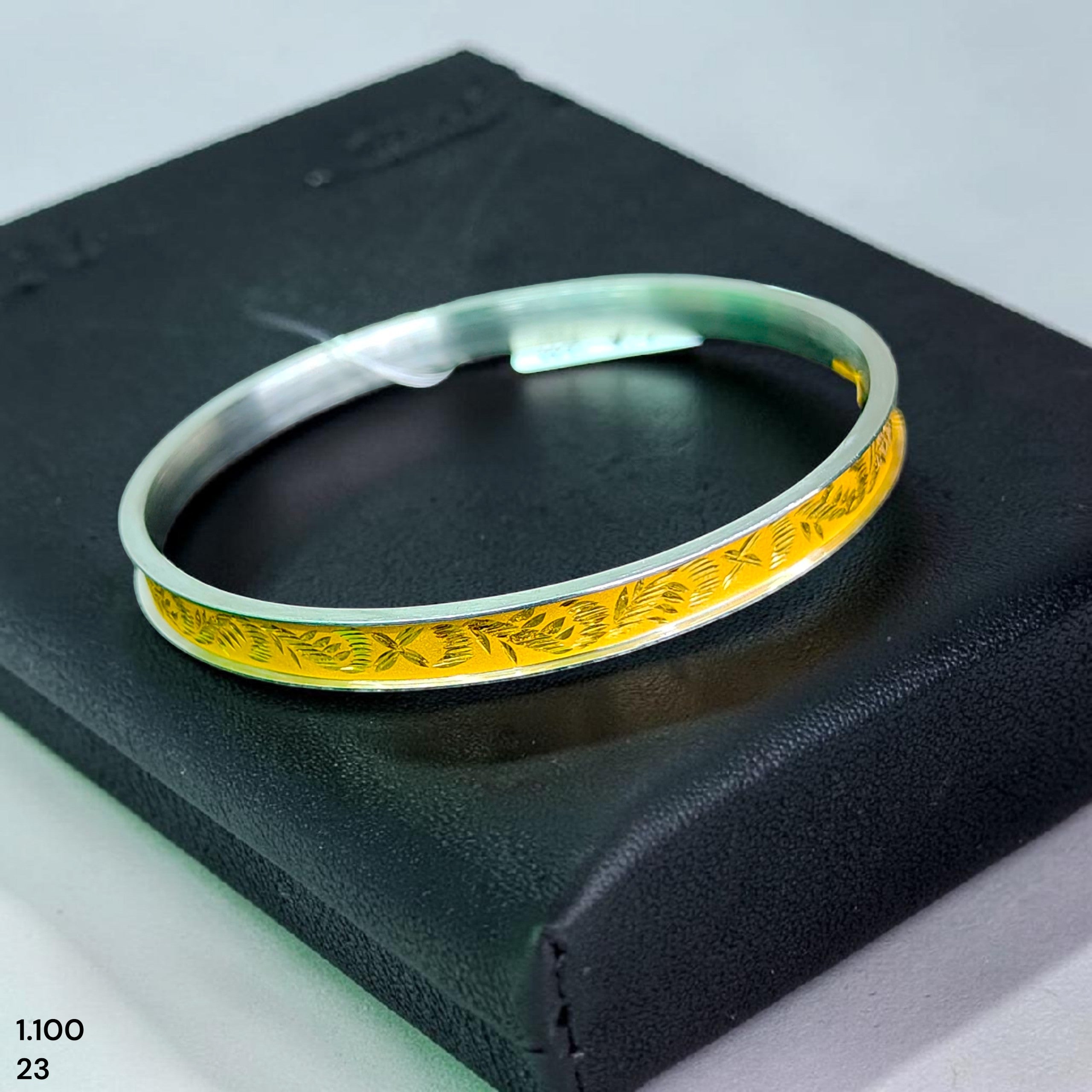 GOLD CHURI NOA- (SIZE: 23) WGT: 1.100 GM APPROX 22KT HUID HALLMARK GOLD NOA BANGLES 1 PIECE.