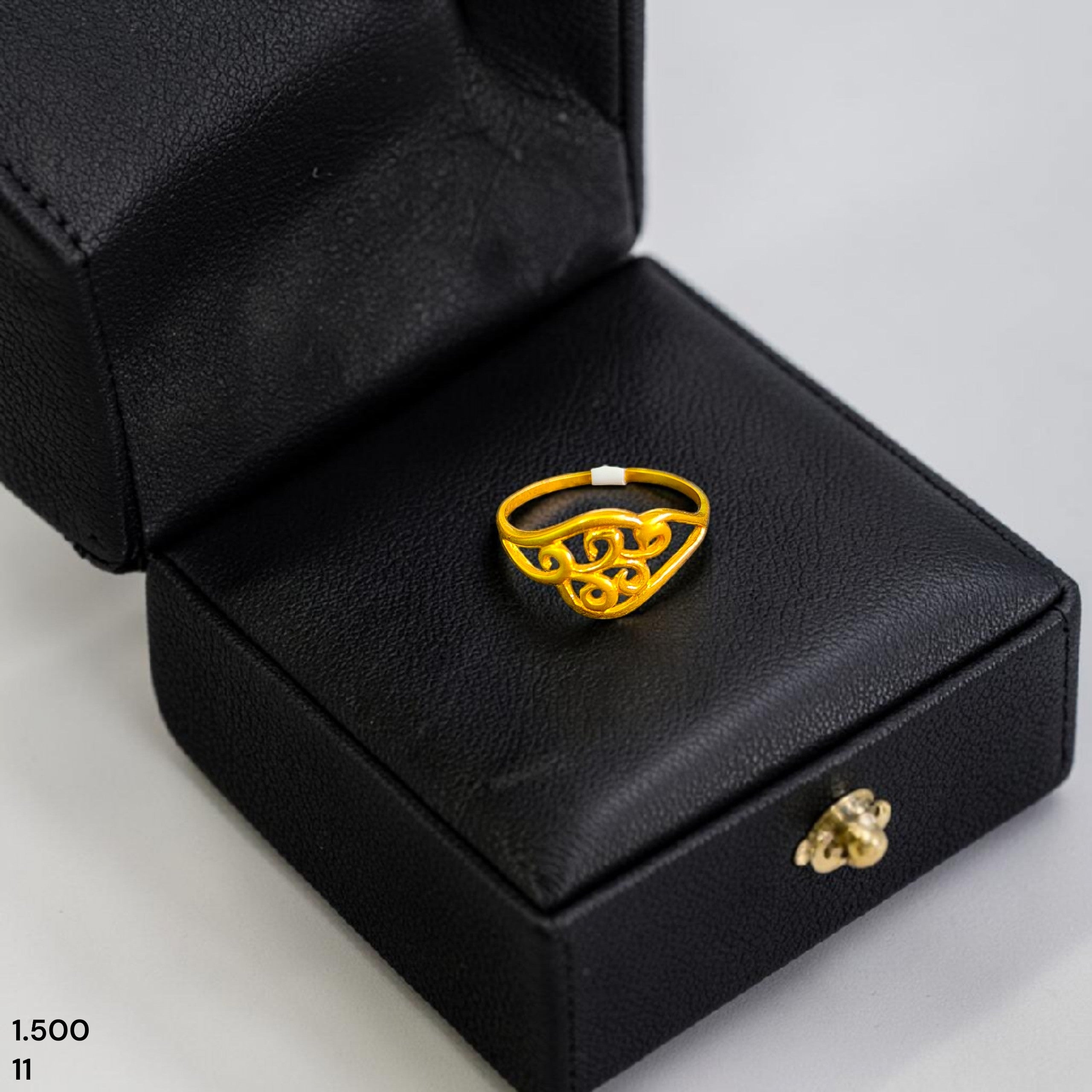 LADIES RING- (SIZE: 11) WGT: 1.500 GM APPROX 22KT HUID HALLMARK GOLD RING FOR WOMEN 1 PIECE.