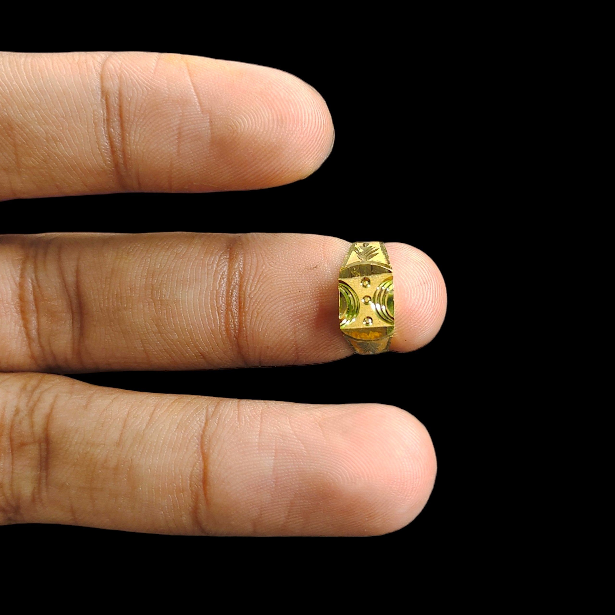 BABY JEWELLERY- TRJ WGT: 0.350 GM APPROX 375 9KT HUID HALLMARK GOLD BABY FINGER RING 1 PIECE FOR RICE CEREMONY & BIRTHDAY.(KQKULC)