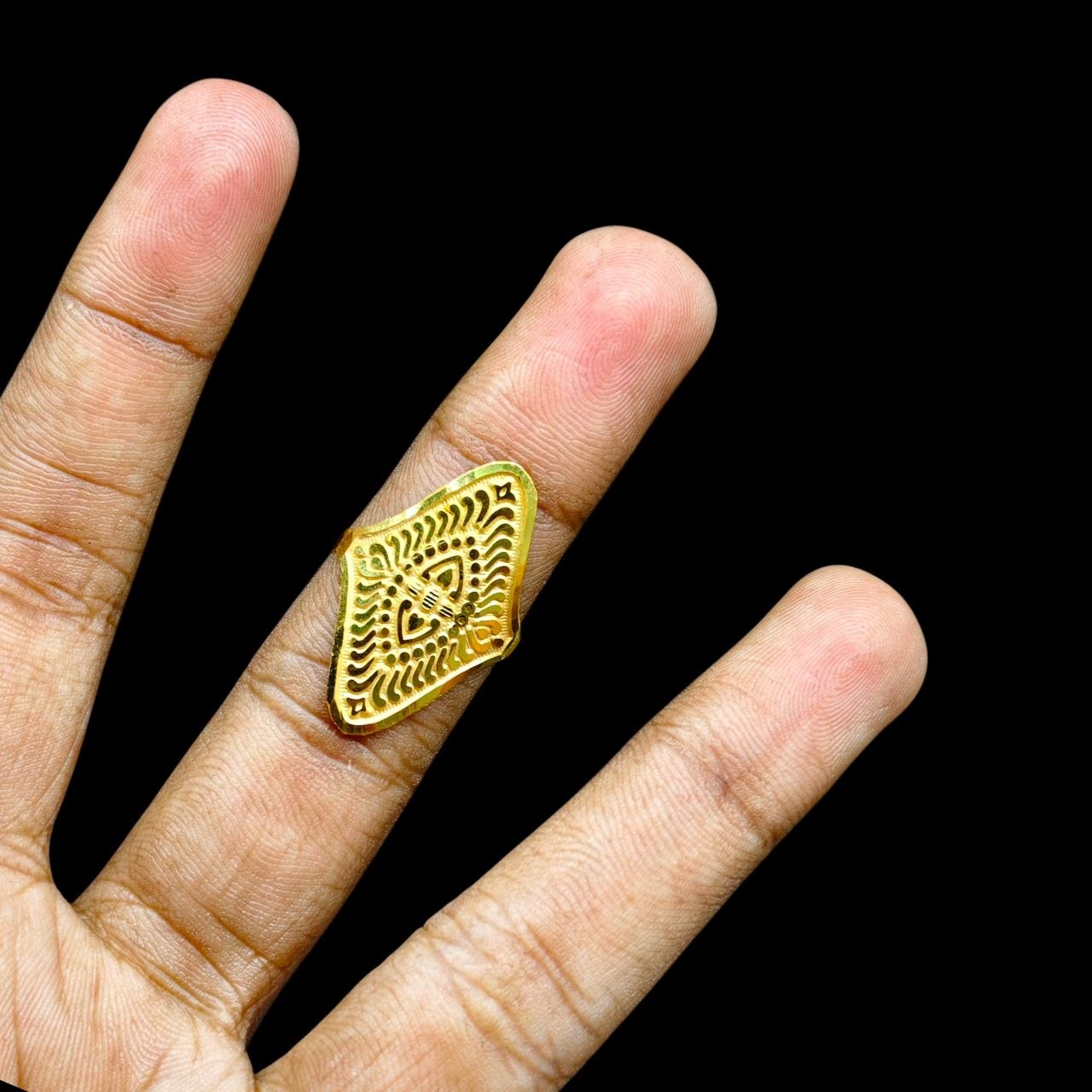 LADIES RING- (SIZE: 15) WGT: 0.890 GM APPROX BIS CERTIFIED HUID HALLMARK 9KT GOLD FINGER RING FOR WOMEN 1 PIECE
