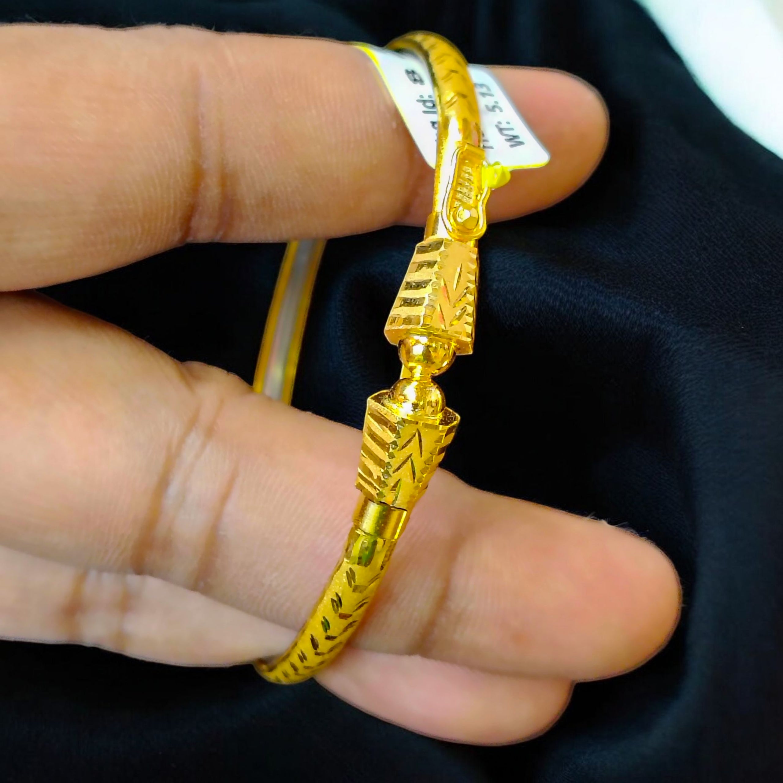 (GSN22) TRJ (SIZE: 25) WGT: 5.130 GM APPROX 22KT HUID HALLMARK GOLD NOA BADHANO BANGLES 1 PIECE.