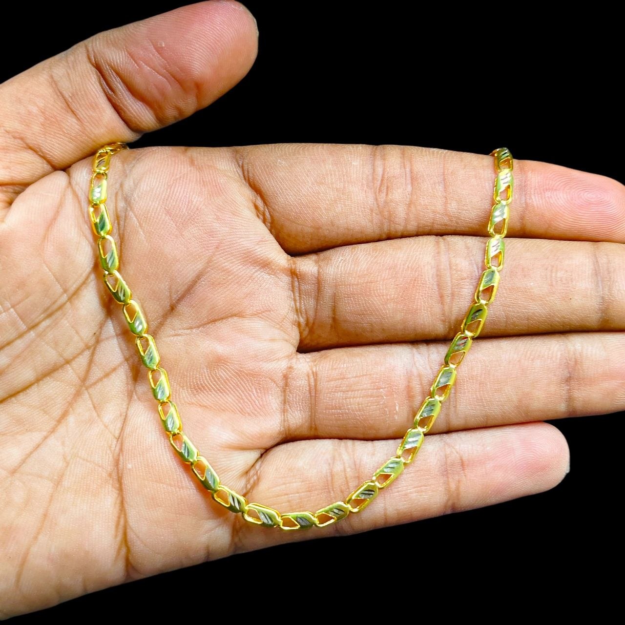 GOLD CHAIN- (WGT: 5.620 GM APPROX) BIS CERTIFIED HUID HALLMARK 9KT GOLD CHAIN (18 INCH) 1 PIECE FOR UNISEX.