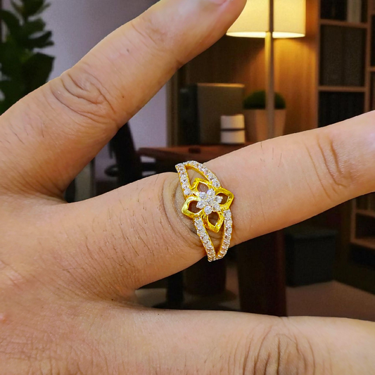 TRJ (SIZE: 15) CERTIFIED BIS HUID HALLMARK 750 18KT GOLD LADIES FINGER RING FOR WOMEN 1 PIECE (WGT: 2.100 GRAM APPROX) STUDDED WITH ITALIAN VVS QUALITY CZ STONE.