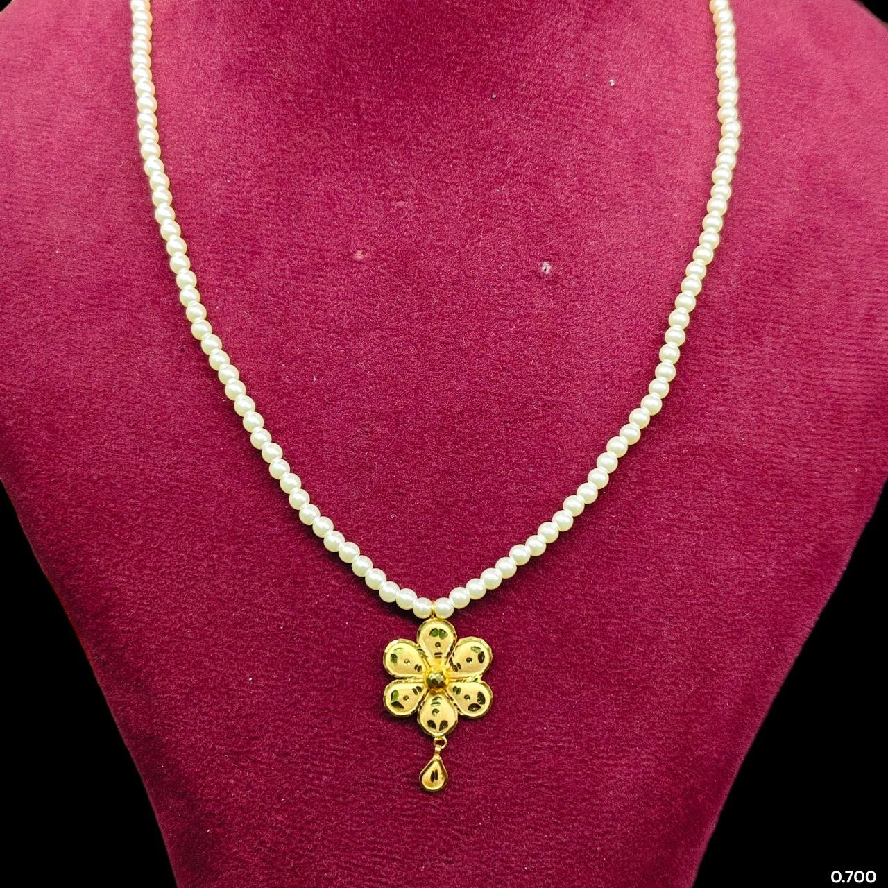 GOLD LOCKET- (WGT: 0.700 GM APPROX) BIS CERTIFIED HUID HALLMARK 9KT GOLD LOCKET 1 PIECE FOR WOMEN (WITH MOTI CHAIN).