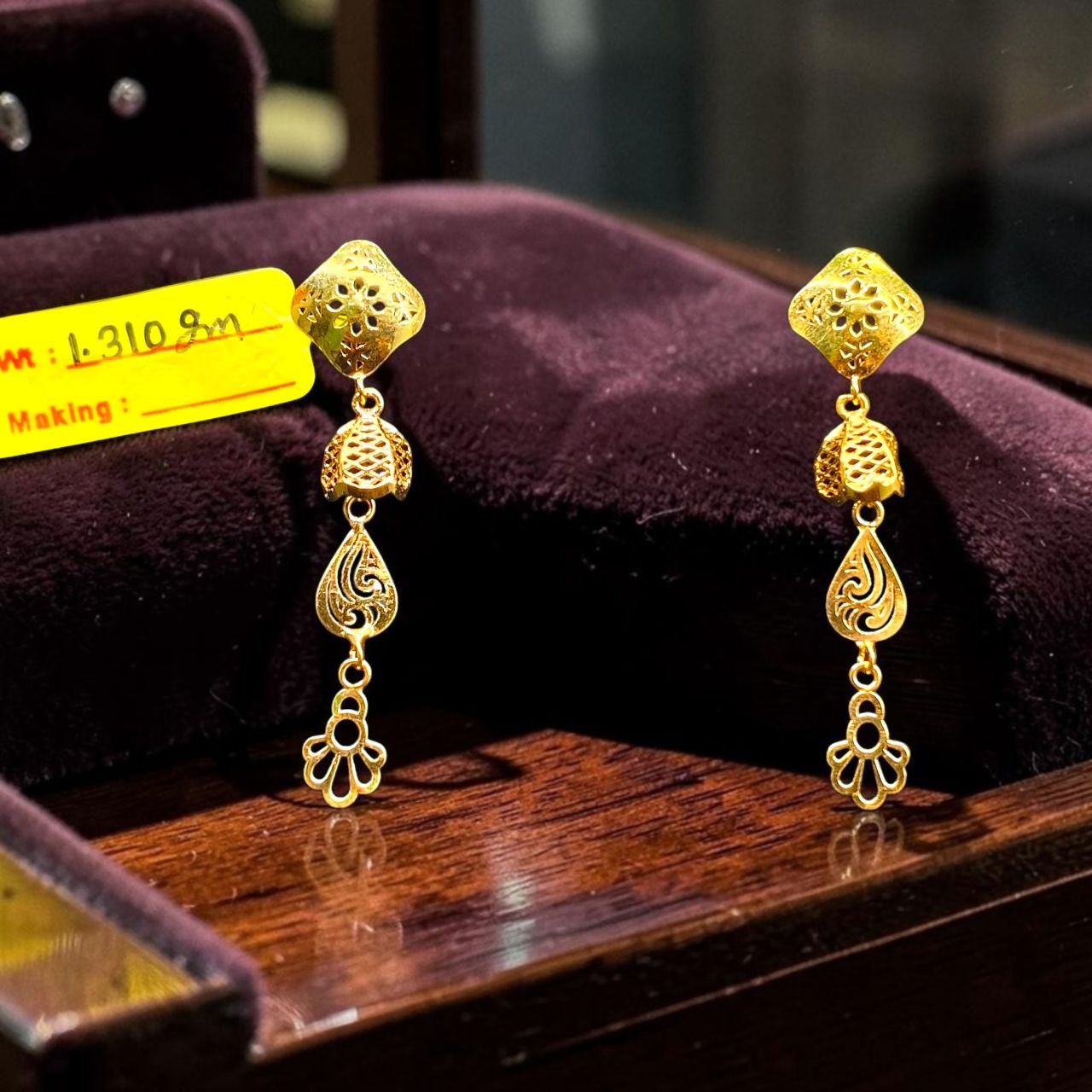 GOLD EARRINGS- WGT: 1.310 GM APPROX BIS CERTIFIED HUID HALLMARK 9KT GOLD EARRINGS 1 PAIR FOR WOMEN (BEST FOR GIFT IN MARRIAGE).