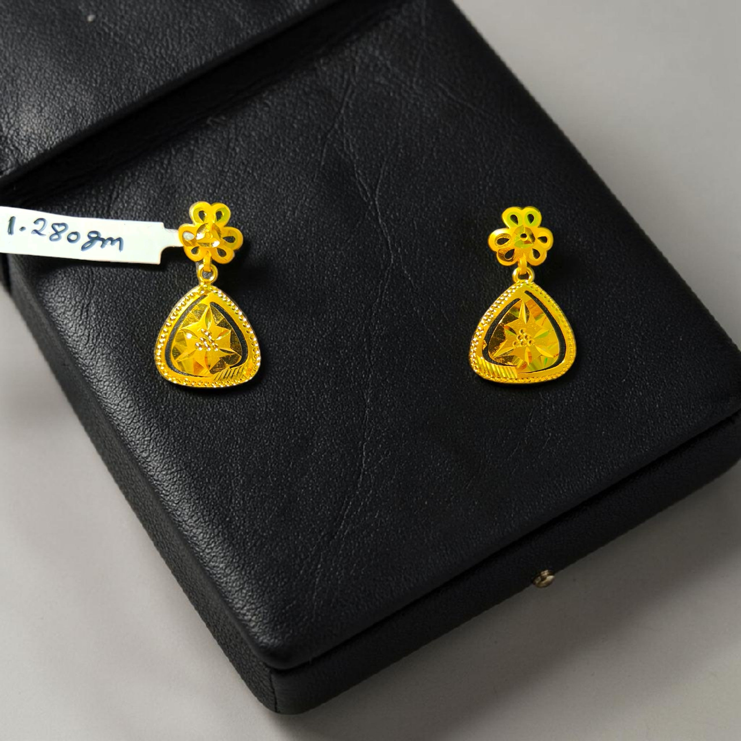 GOLD EARRINGS- WGT: 1.280 GM APPROX BIS CERTIFIED HUID HALLMARK 9KT GOLD EARRINGS 1 PAIR FOR WOMEN (BEST FOR GIFT IN MARRIAGE).