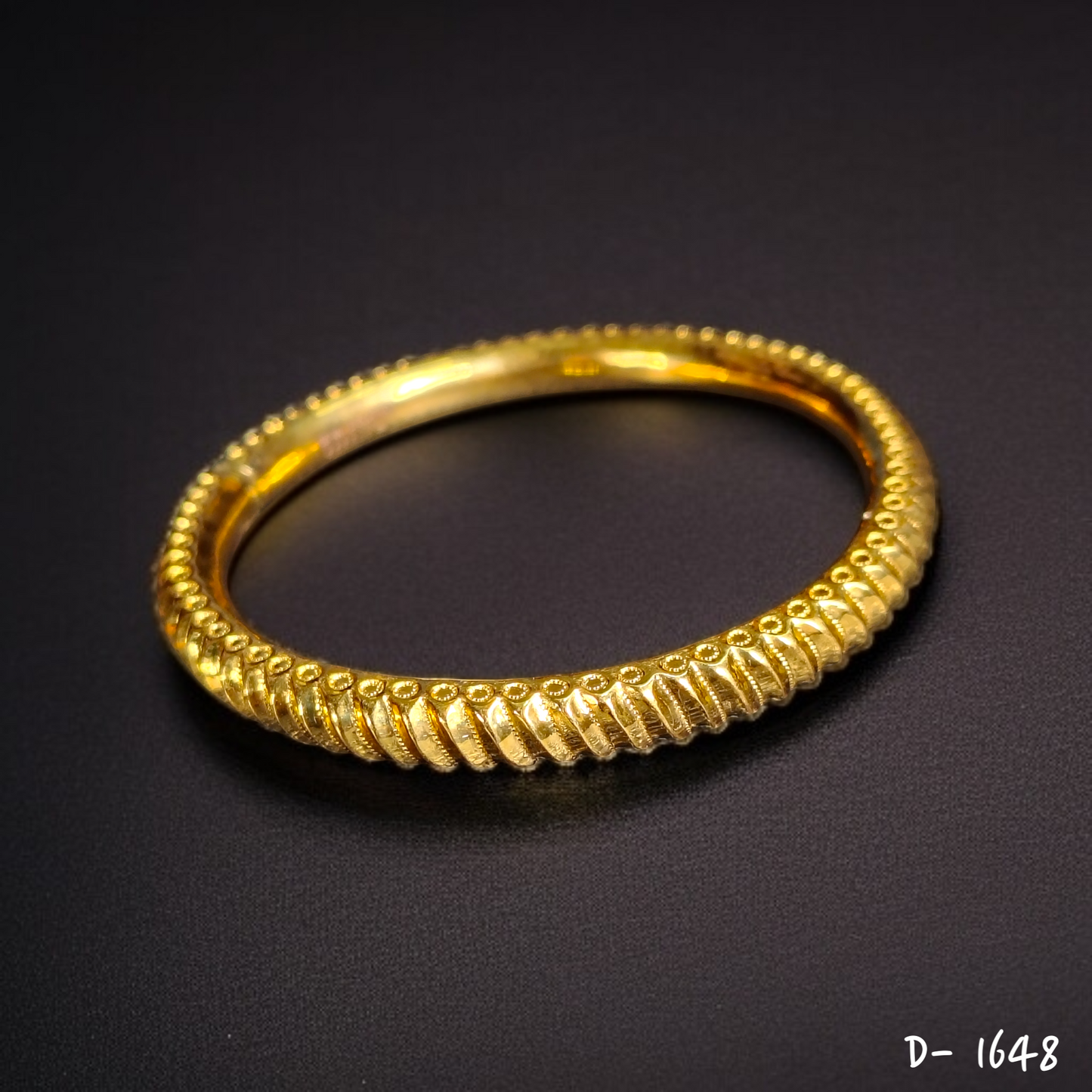 TRJ (SIZE: 25) HALLMARK 22KT GOLD COVERING BALA 1 PIECE APPROX WGT: 2.500 GM WITH XRF BARCODE PURITY CARD FOR WOMEN - (BILL & CARD MANDATORY- FOR EXCHANGE LIFETIME IN STORE ONLY).