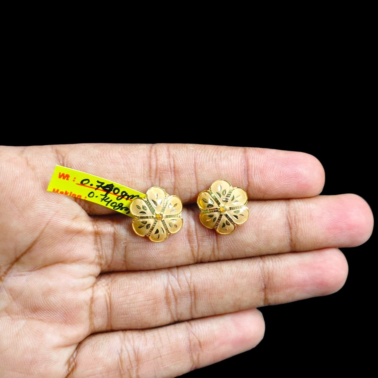 GOLD TOPS- BIS CERTIFIED (WGT: 0.740 GM APPROX) HUID HALLMARK 375 9KT GOLD TOPS 1 PAIR BEST FOR MARRIAGE GIFT.