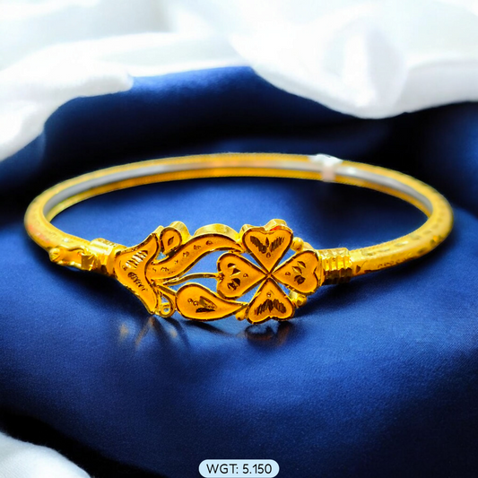 TRJ (SIZE: 26) WGT: 5.150 GM APPROX 22KT HUID HALLMARK GOLD HALF COVERING NOA BANGLES 1 PIECE.