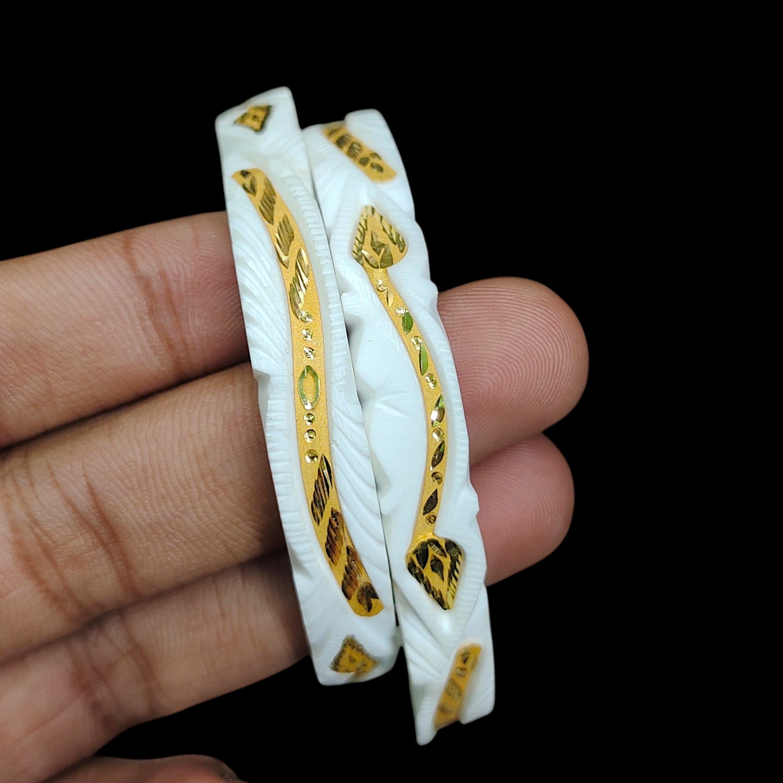 SAKHA BADHANO- (SIZE:24) WGT: 3.990 GM APPROX HUID HALLMARK 22KT GOLD SAKHA BADHANO BANGLES 1 PAIR DESIGN FOR REGULAR USE.