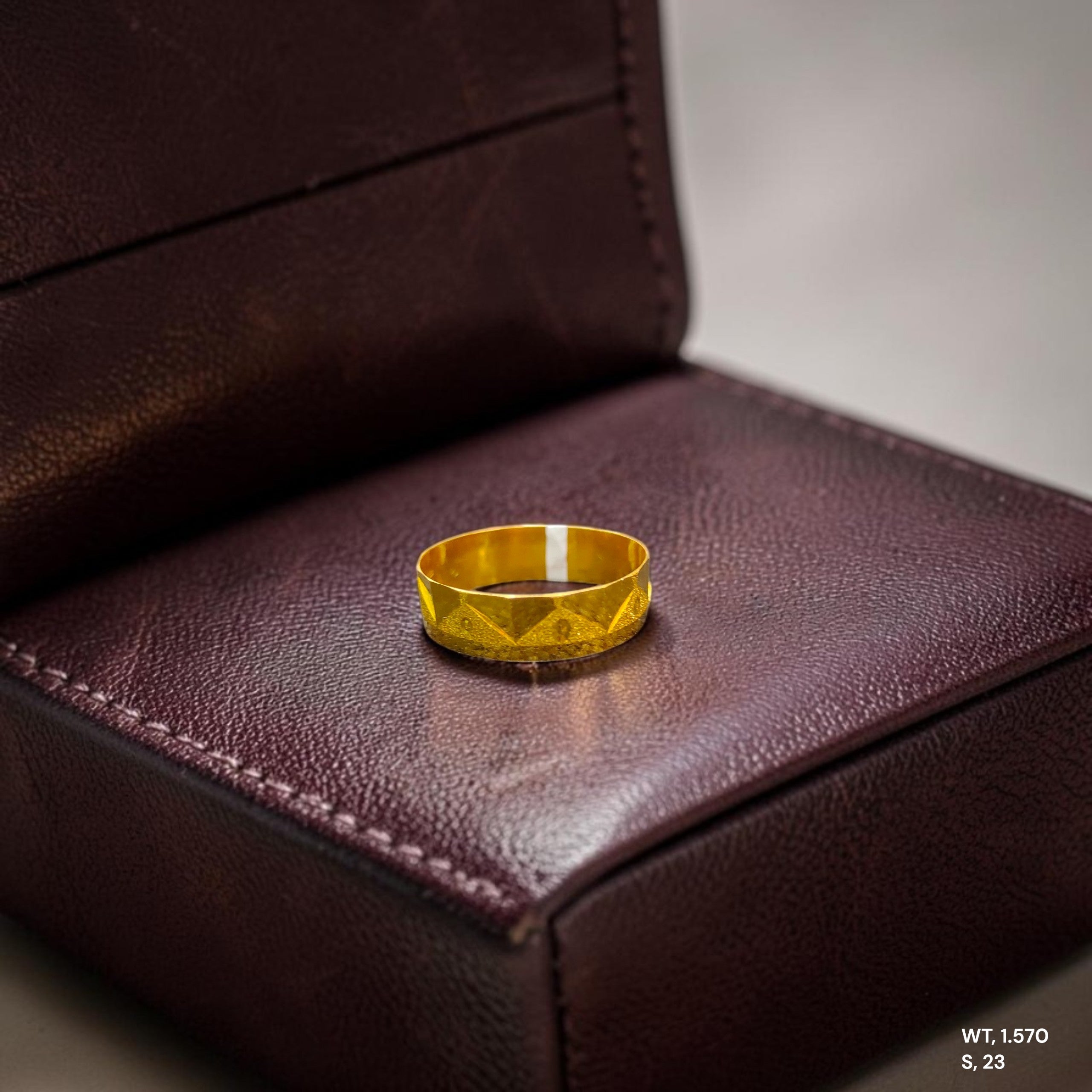 LADIES RING- (SIZE: 23 ) WGT: 1.570 GM APPROX BIS CERTIFIED HUID HALLMARK 916 22KT GOLD RING FOR WOMEN 1 PIECE.