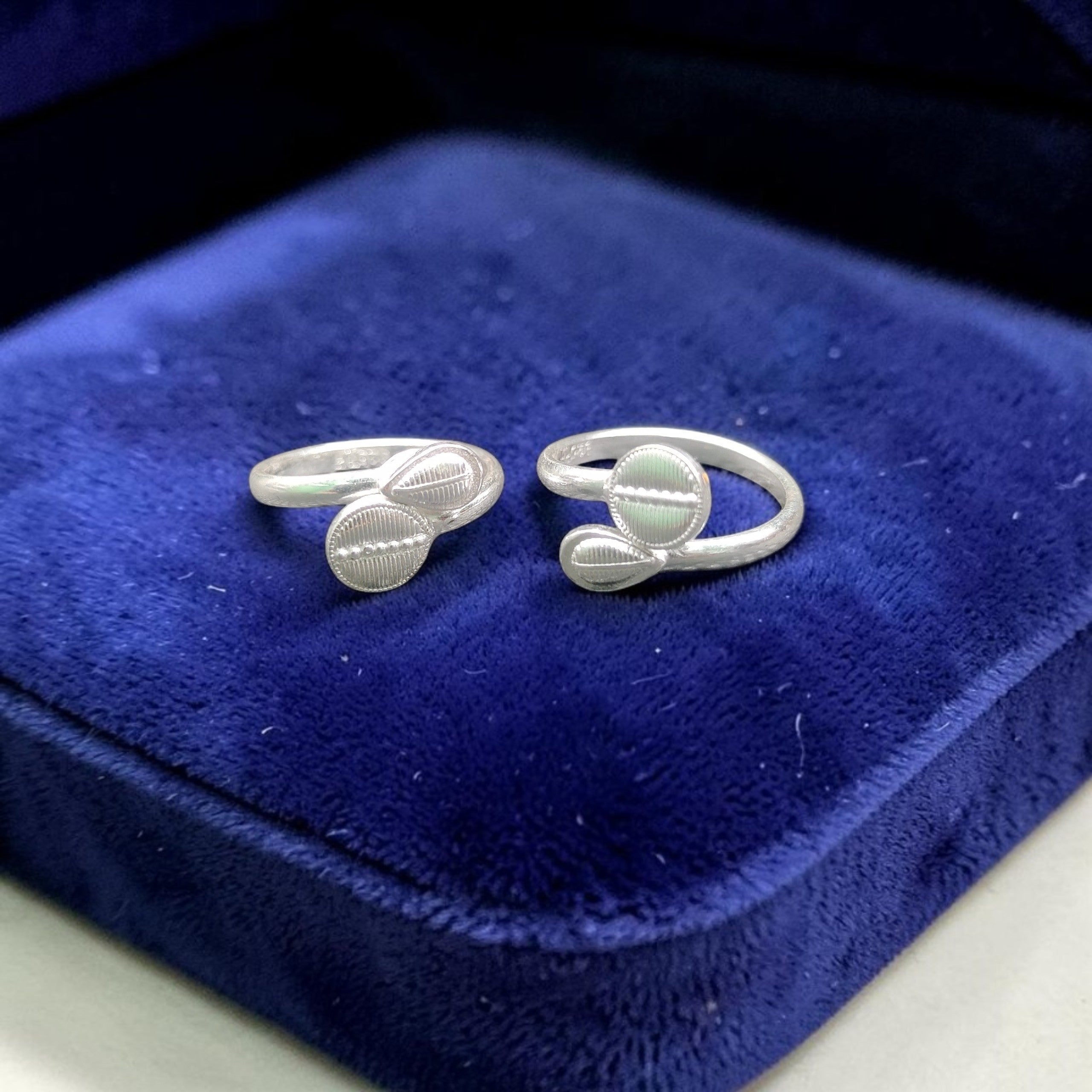 SILVER TOE RING- CERTIFIED BIS HUID HALLMARK 925 SILVER TOE RING (BICHIYA) 1 PAIR FOR REGULAR USE- (SOLD ON MRP).