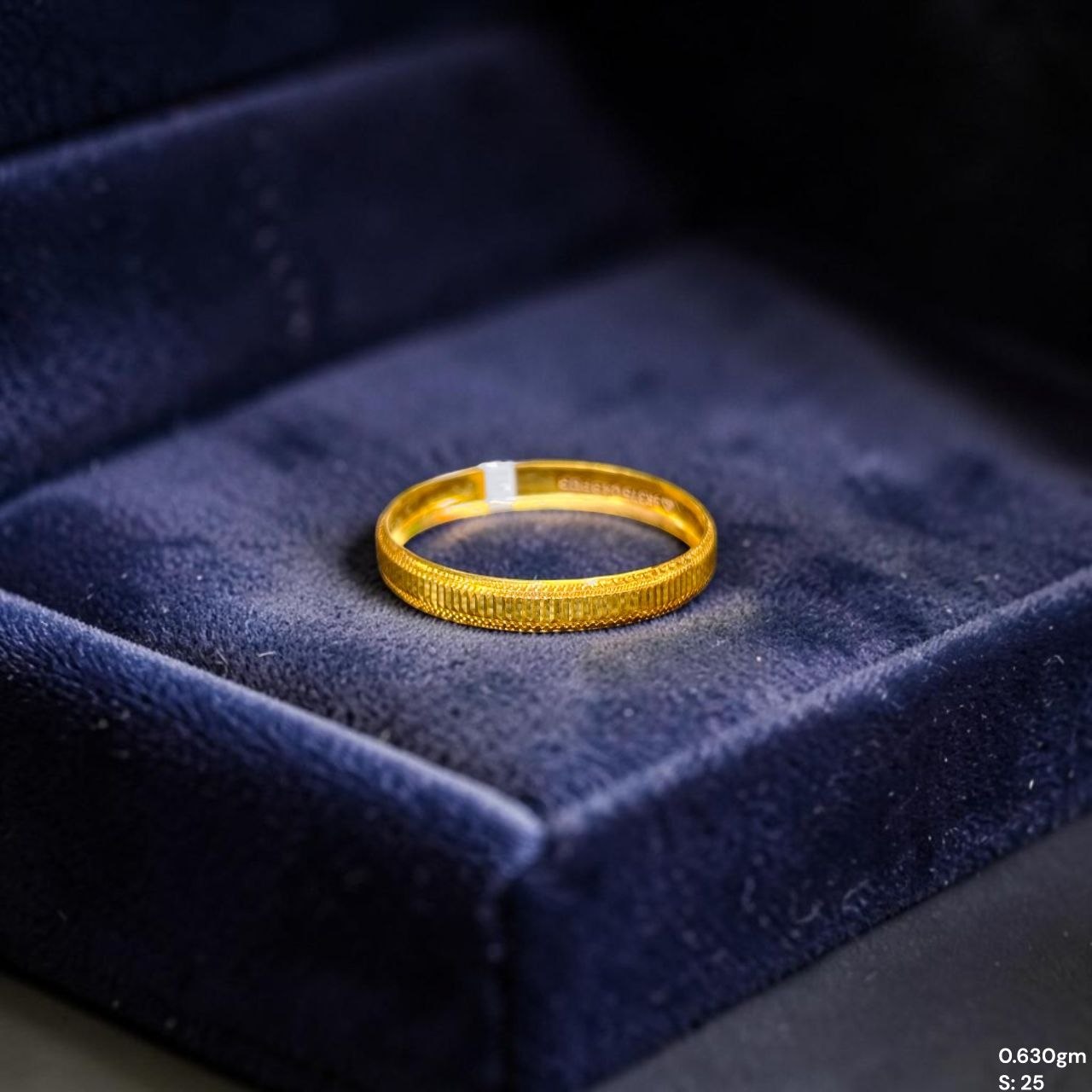 LADIES RING- (SIZE: 25) WGT: 0.630 GM APPROX BIS CERTIFIED HUID HALLMARK 9KT GOLD THUMB RING FOR UNISEX 1 PIECE.(Q43PU3)