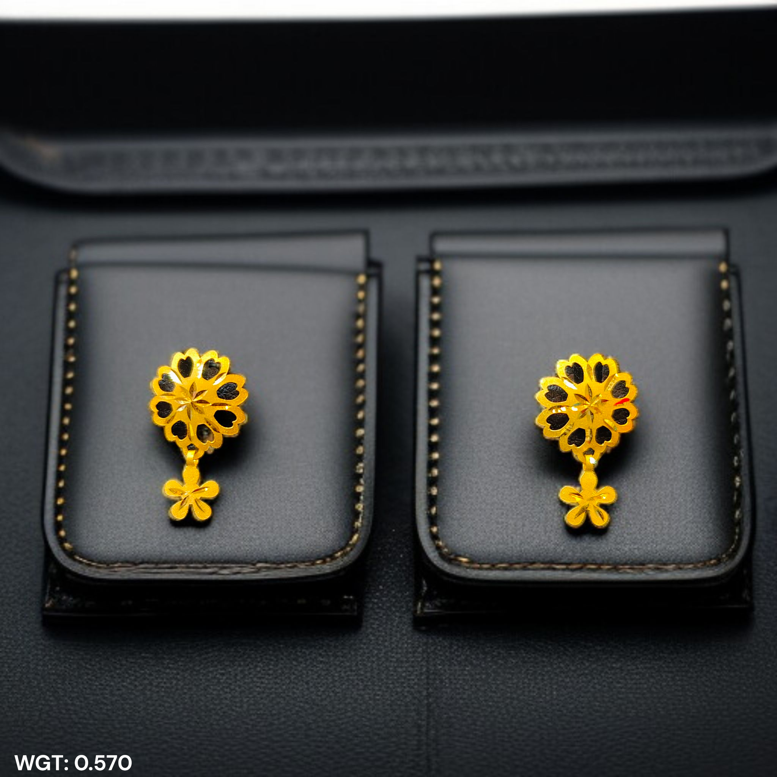 (GSE22) BIS CERTIFIED WGT: 0.570 GM APPROX HUID HALLMARK 916 22KT GOLD TOPS 1 PAIR FOR WOMEN.