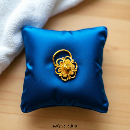RAJLAXMI WGT: 0.510 GM APPROX HUID HALLMARK 22KT GOLD NOSEPIN 1 PIECE FOR WOMEN.