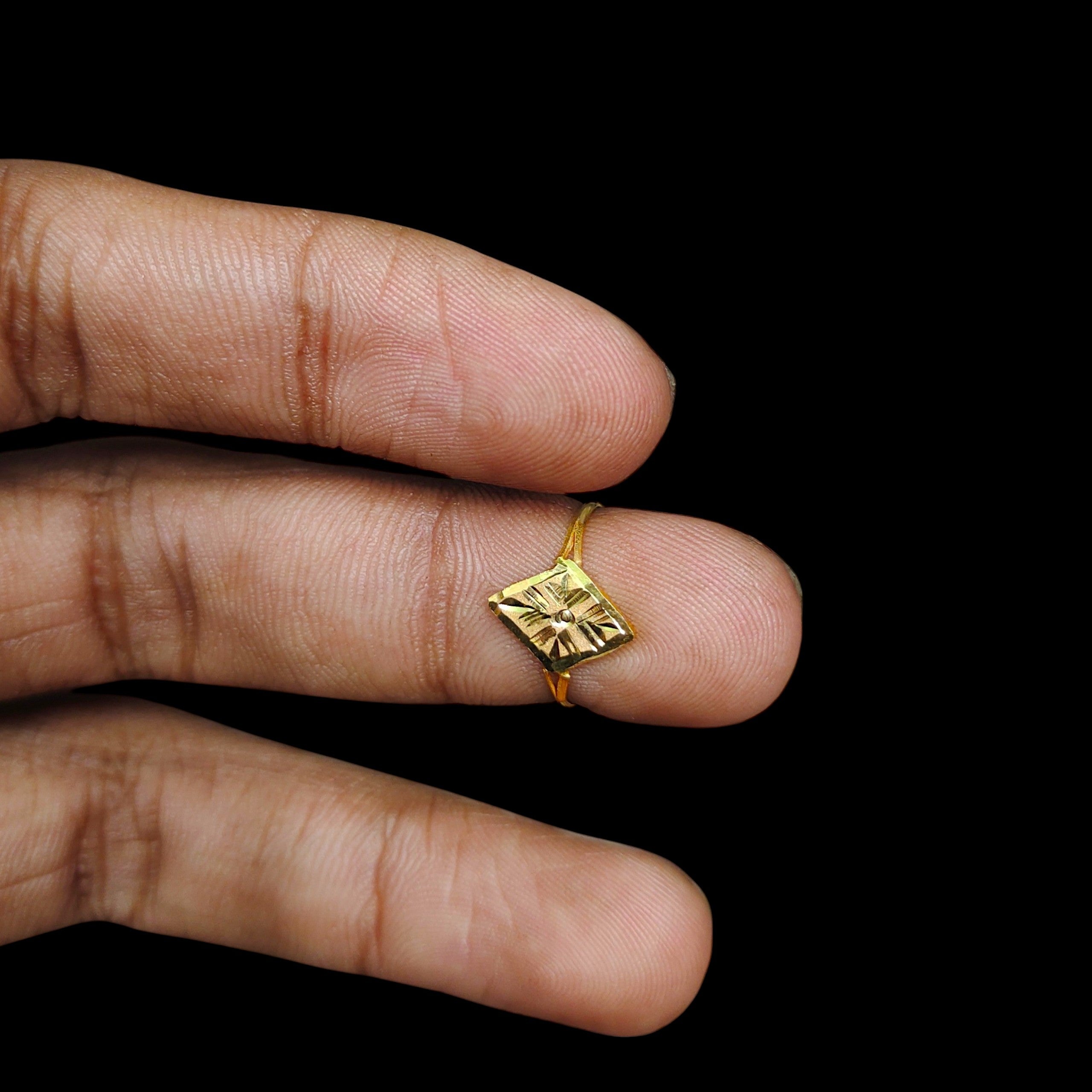BABY JEWELLERY- TRJ WGT: 0.290 GM APPROX 375 9KT HUID HALLMARK GOLD BABY FINGER RING 1 PIECE FOR RICE CEREMONY & BIRTHDAY.