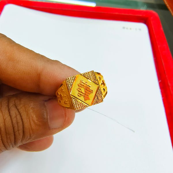 SIZE:25 (WGT: 2.200 GRAM APPROX) BIS CERTIFIED HUID HALLMARK 916 22KT GOLD GENTS FINGER RING FOR MENS 1 PIECE.