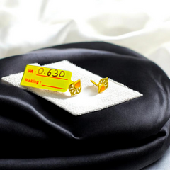 GOLD TOPS- BIS CERTIFIED WGT: 0.630 GM APPROX HUID HALLMARK 916 22KT GOLD TOPS 1 PAIR FOR WOMEN.